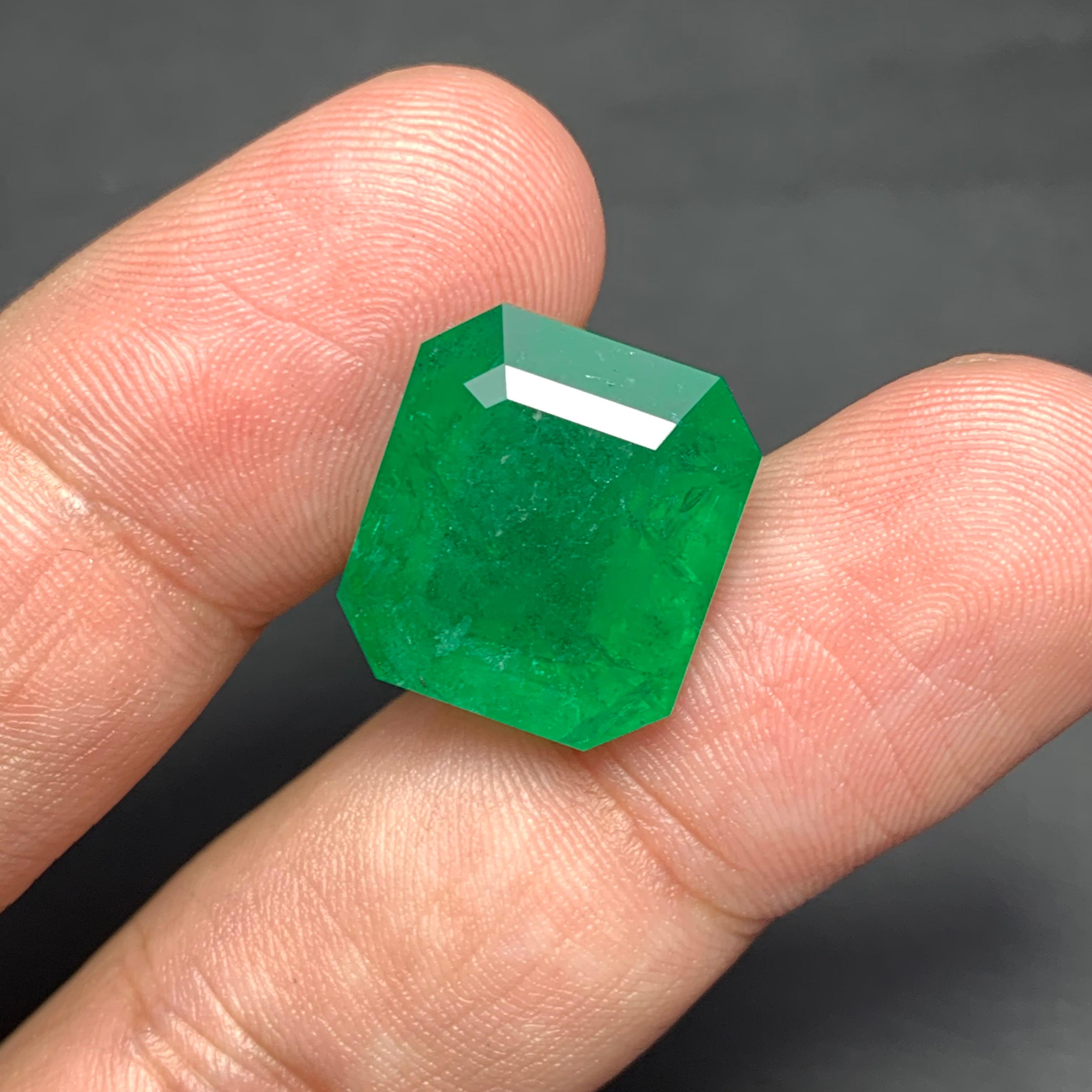 Loose Emerald 
Weight: 14.70 Carats 
Dimension: 16.2x14.4x8.3 Mm
Origin: Zambia
Shape: Emerald 
Color; Green
Treatment: Non
Certificate: On Customer Demand
Zambia is renowned for producing some of the world's finest emeralds, prized for their deep