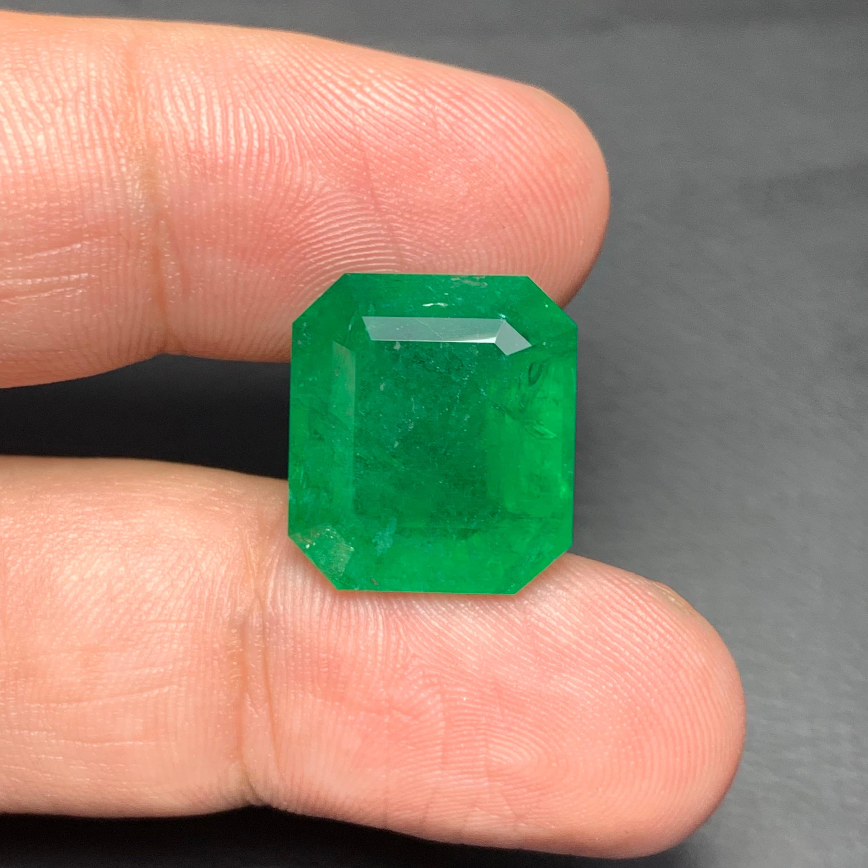 Women's or Men's Gigantic 14.70 Carats Natural Earth Mine Loose Green Emerald Gem Zambia Mine For Sale