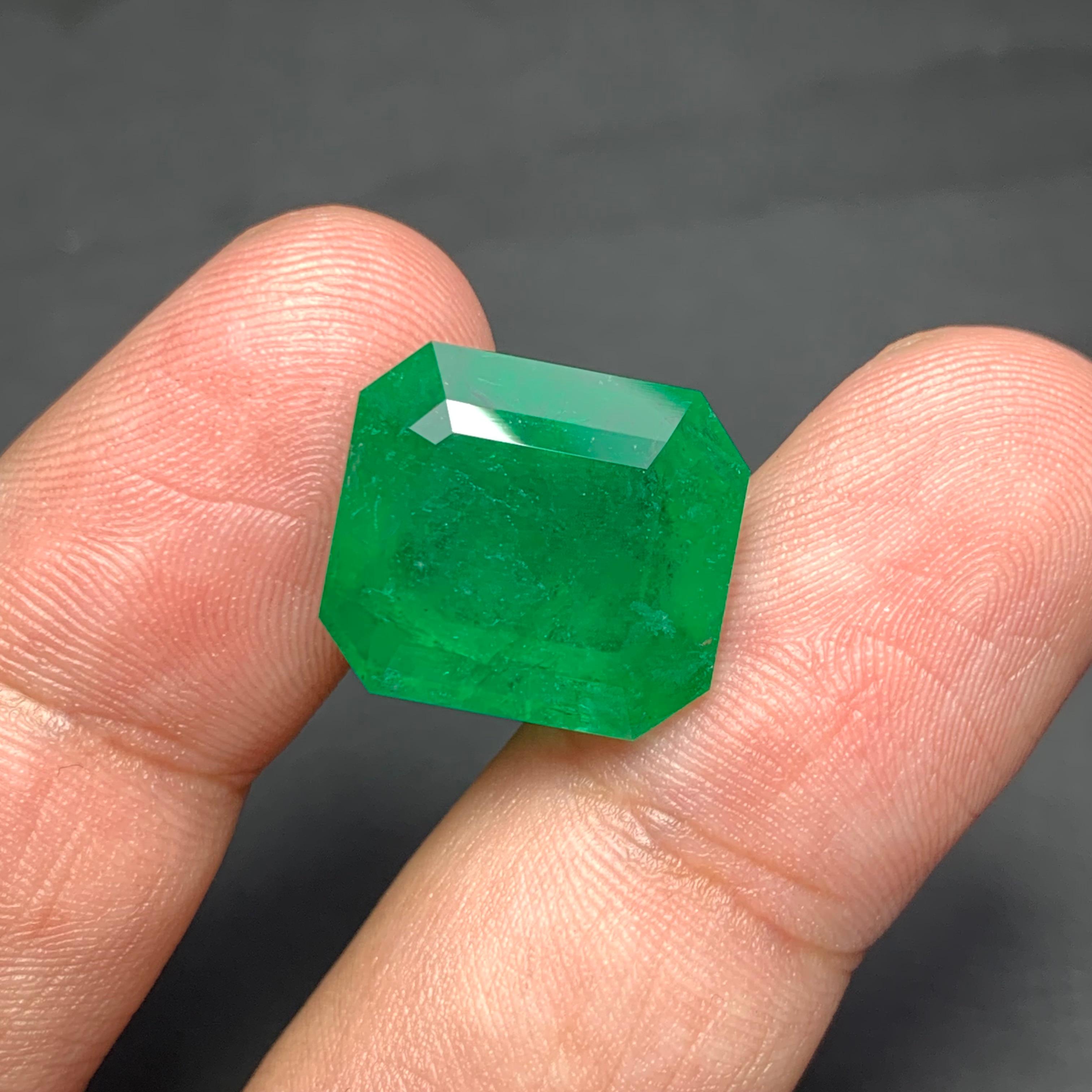 Gigantic 14.70 Carats Natural Earth Mine Loose Green Emerald Gem Zambia Mine For Sale 1