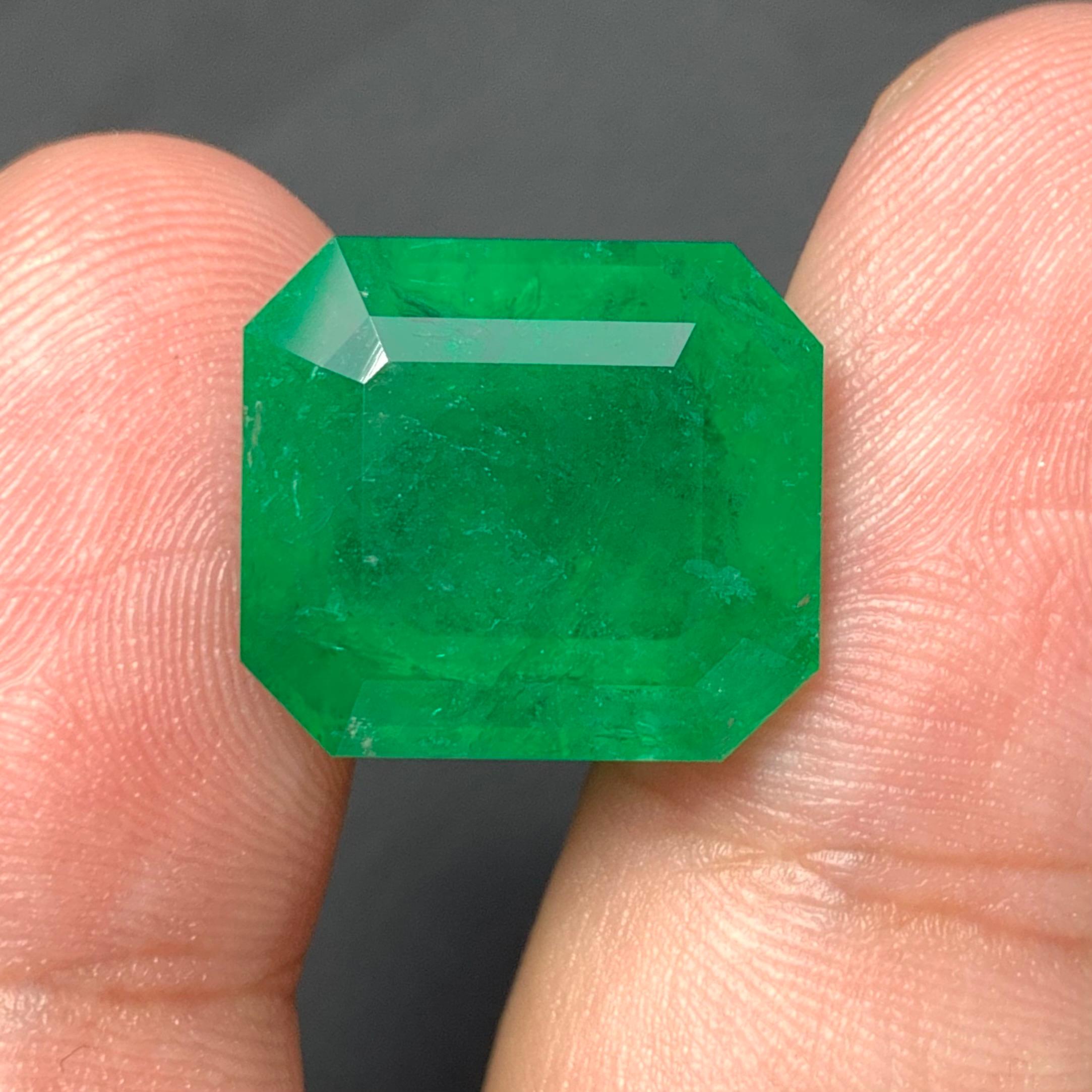 Gigantic 14.70 Carats Natural Earth Mine Loose Green Emerald Gem Zambia Mine For Sale 2