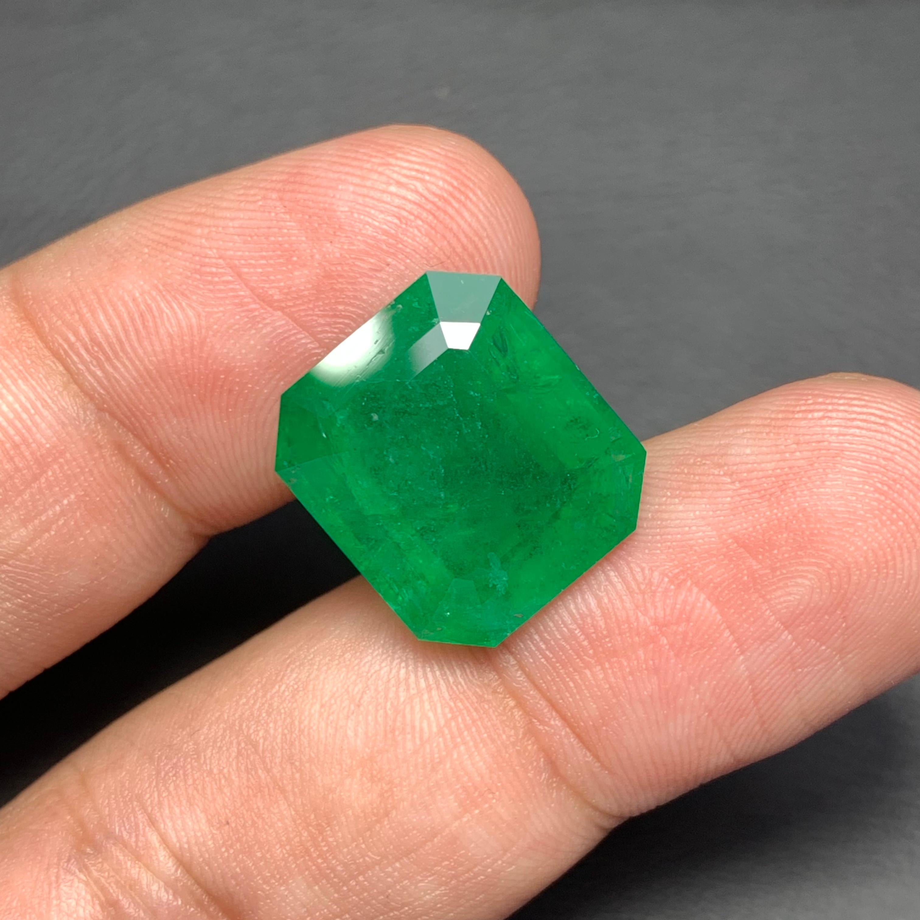 Gigantic 14.70 Carats Natural Earth Mine Loose Green Emerald Gem Zambia Mine For Sale 3