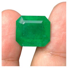 Émeraude verte non sertie de 14,70 carats, mine naturelle de Zambia