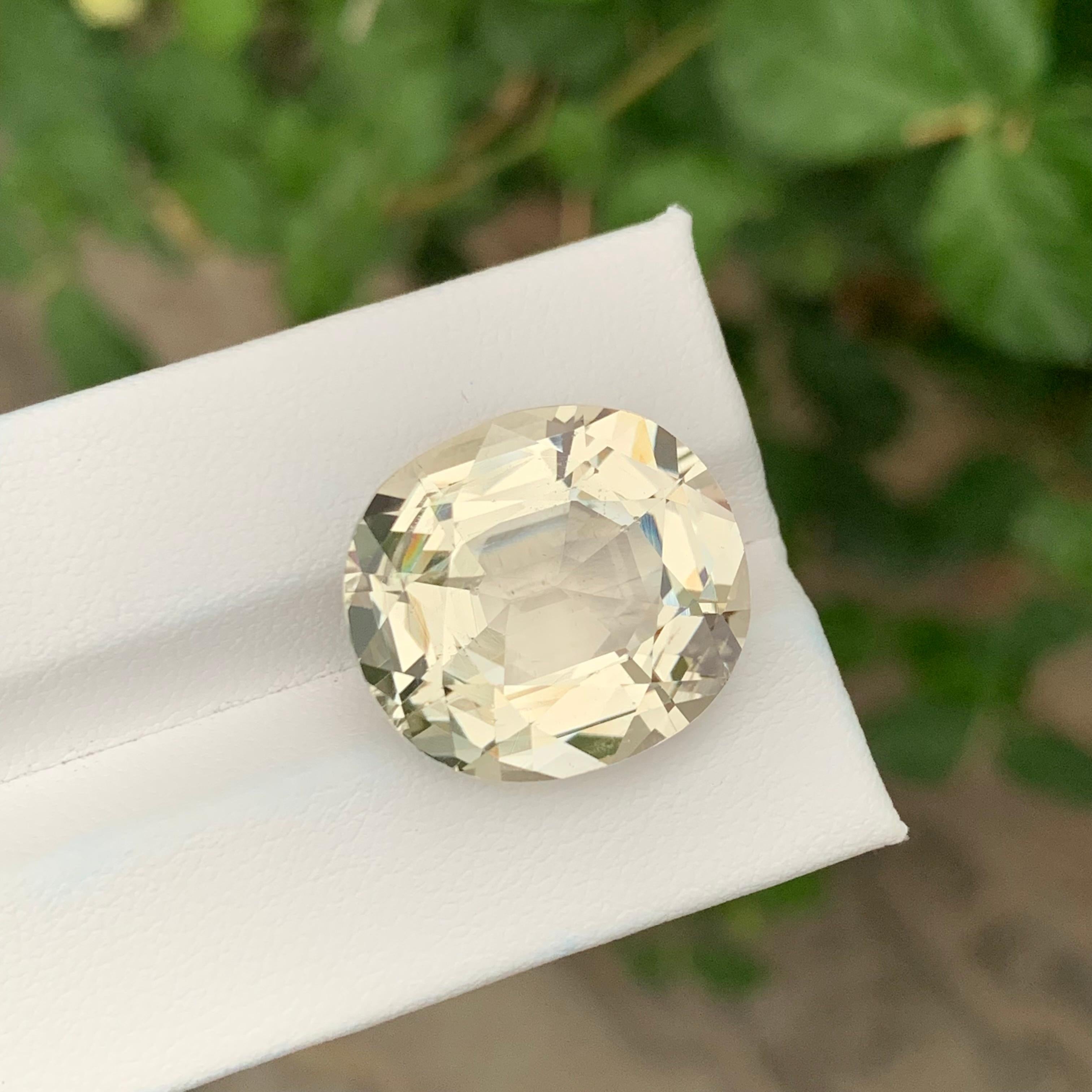 Women's or Men's Gigantic 19.70 Carats Natural Loose Heliodor For Sale