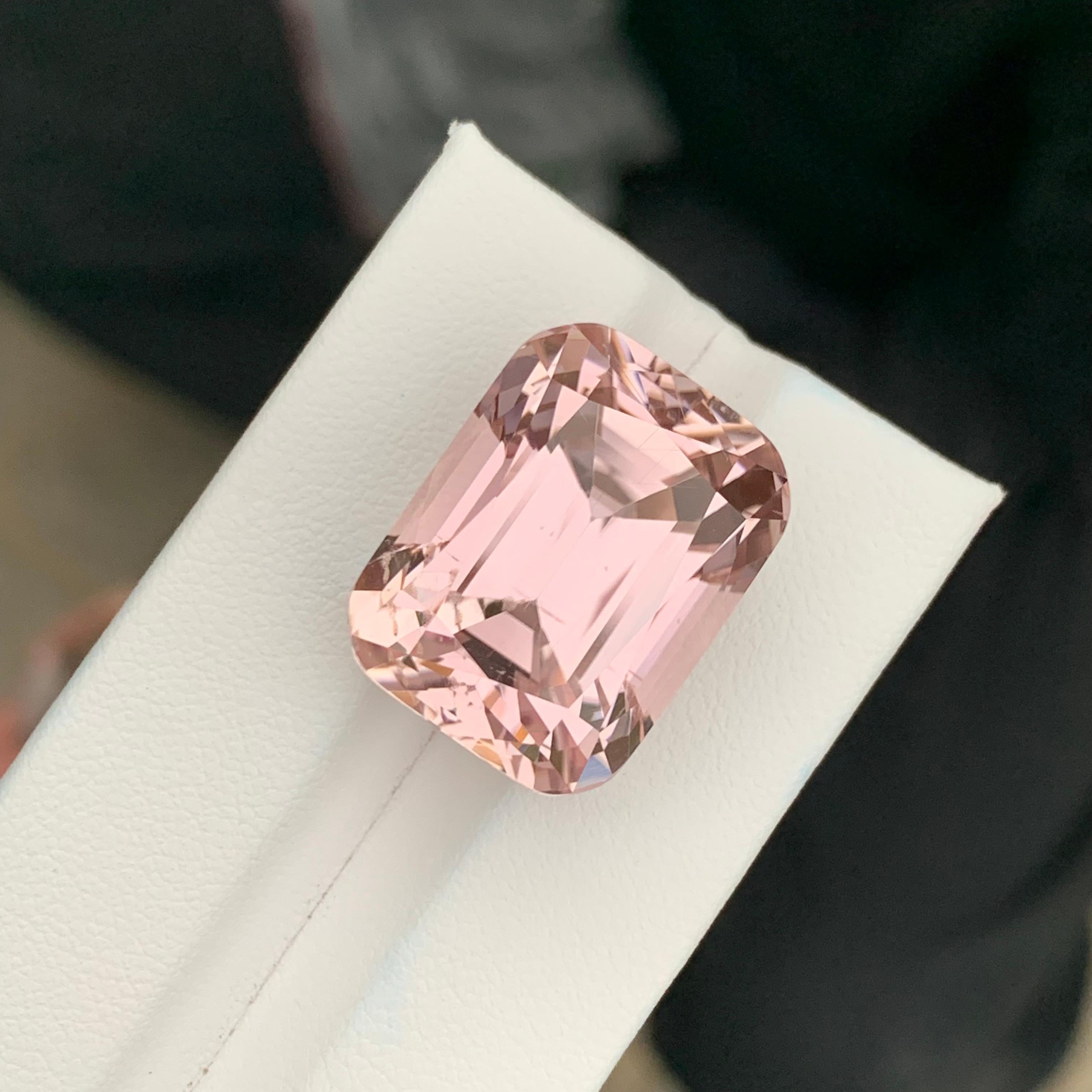 Gigantesque Kunzite de 44,40 carats en forme de coussin Unisexe en vente