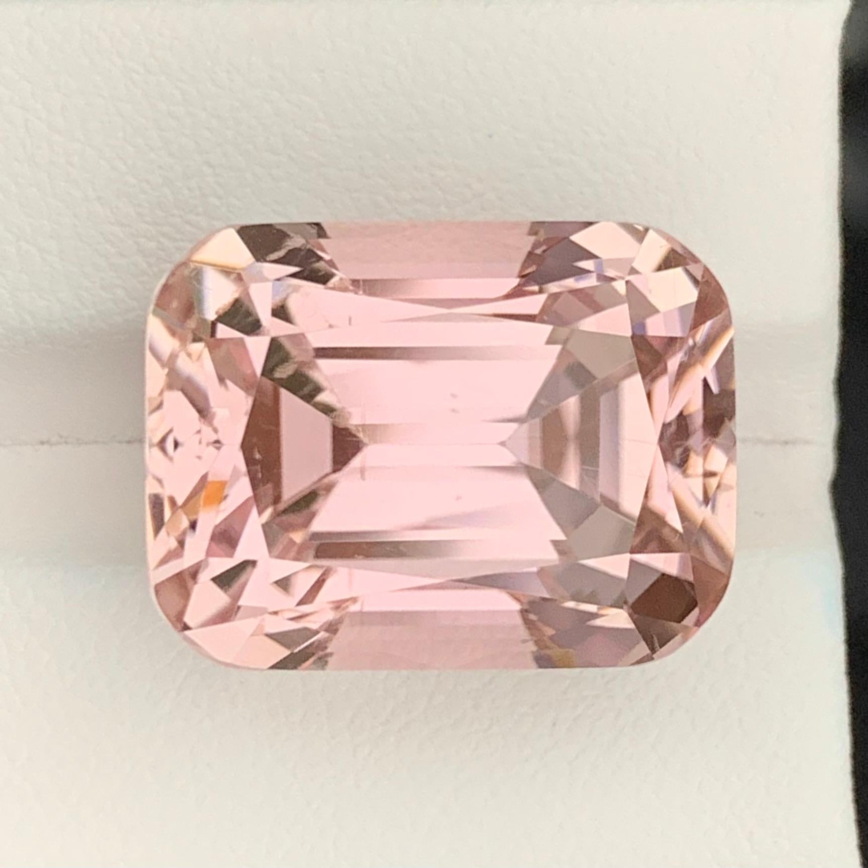 Gigantesque Kunzite de 44,40 carats en forme de coussin en vente 1