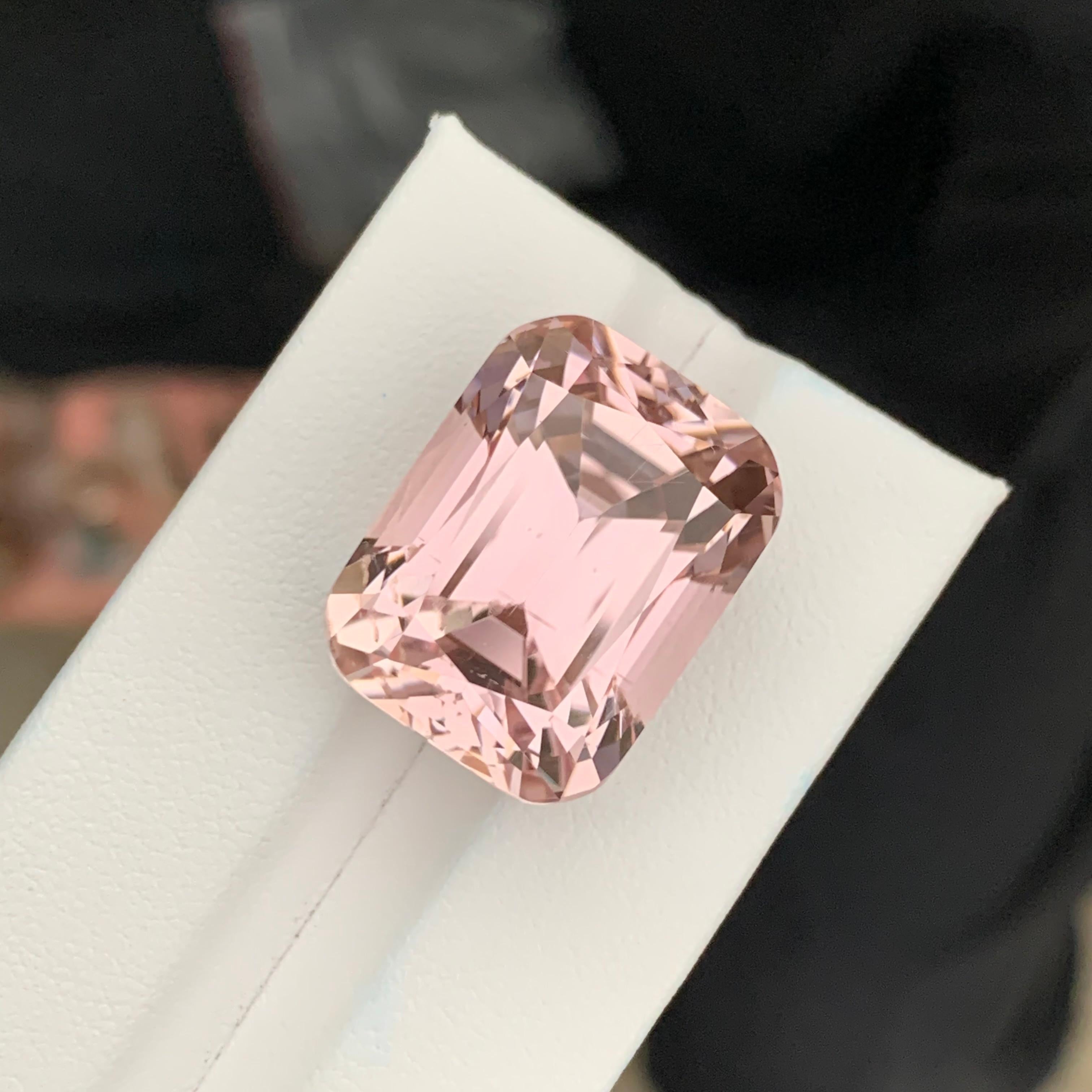 Gigantesque Kunzite de 44,40 carats en forme de coussin en vente 2