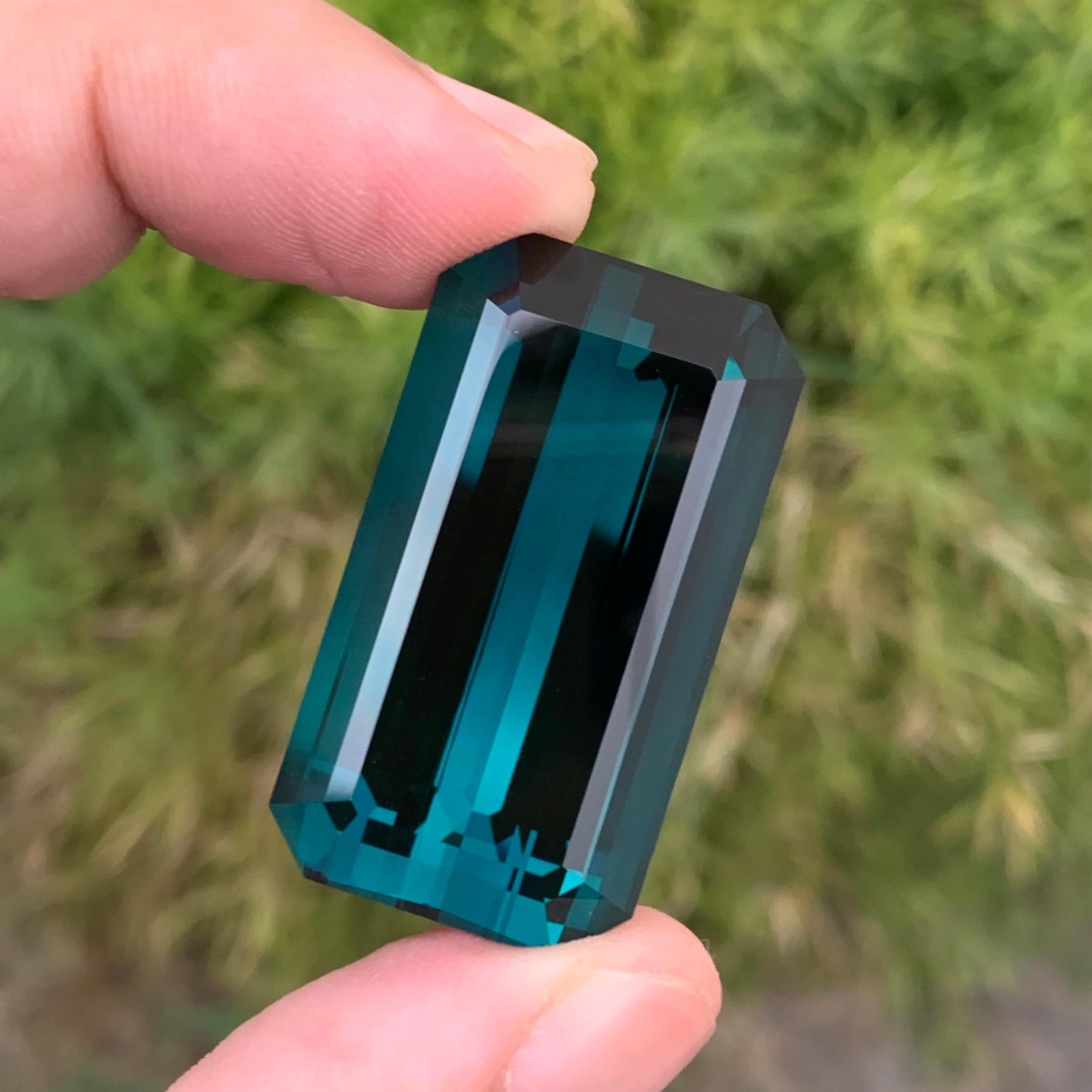 Gigantic 77.50 Carat Natural Loose Indicolite Tourmaline Emerald Shape Gemstone In New Condition For Sale In Peshawar, PK