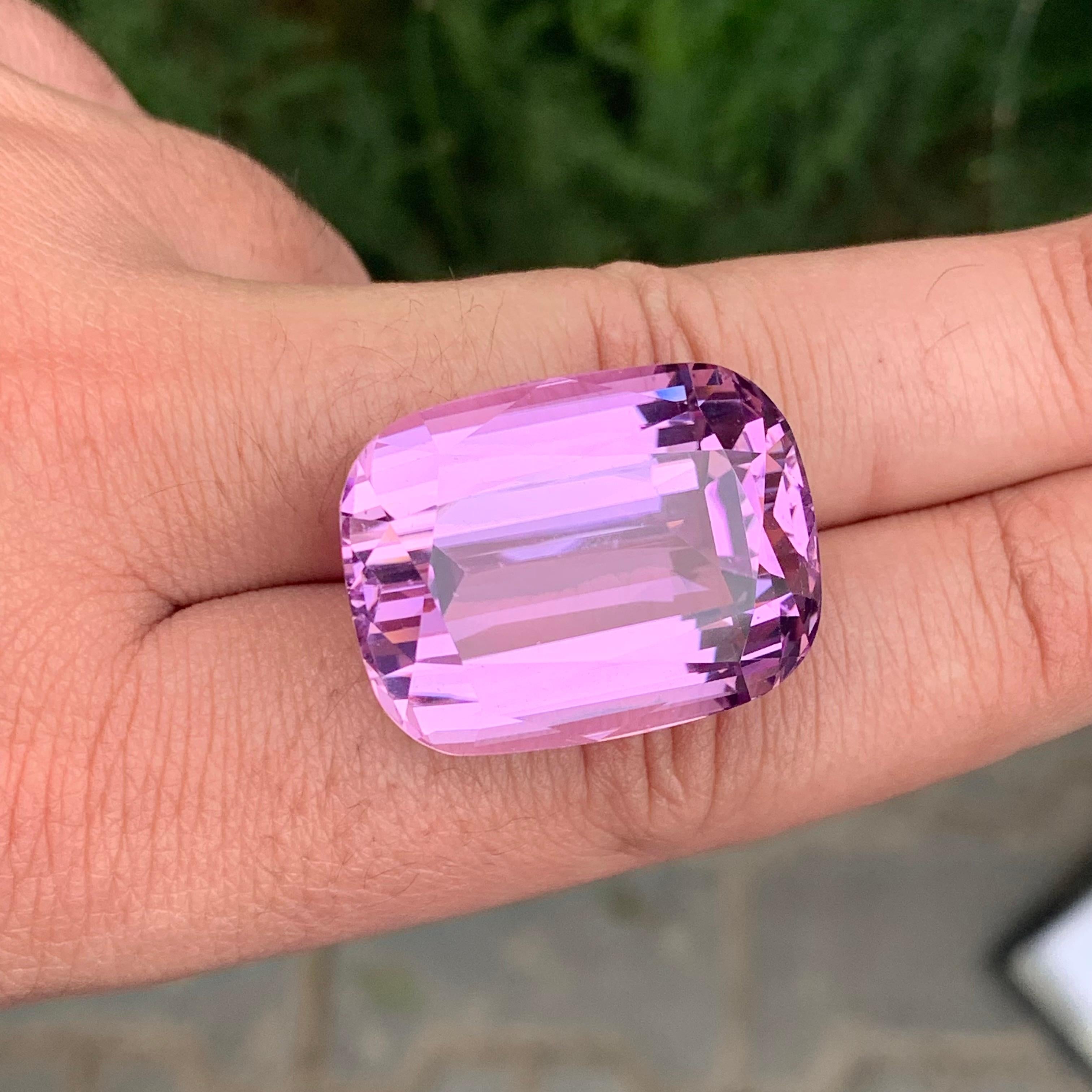 Gigantischer 90,25 Karat natürlicher loser Kunzit Edelstein im Angebot 4