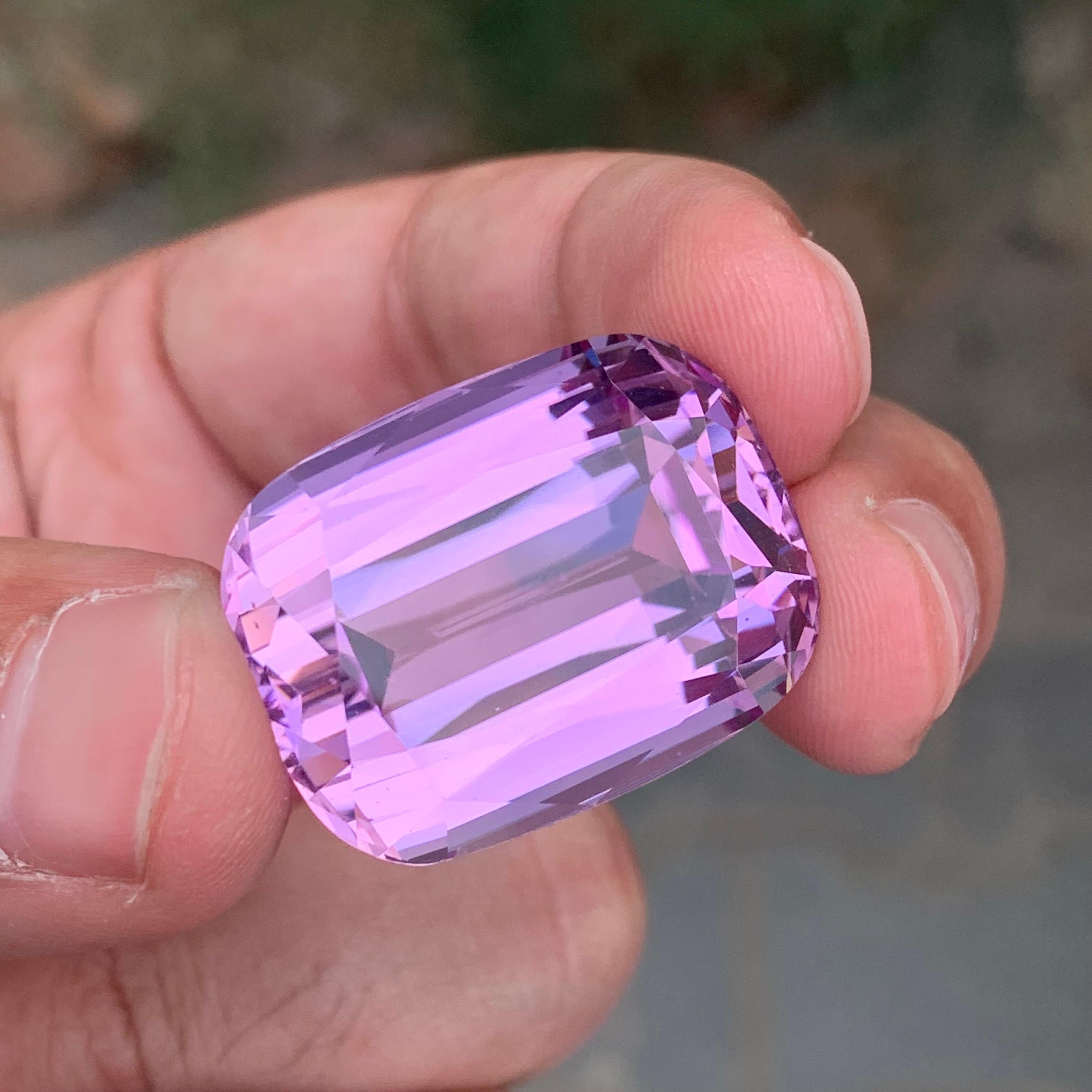 Gigantischer 90,25 Karat natürlicher loser Kunzit Edelstein (Kissenschliff) im Angebot