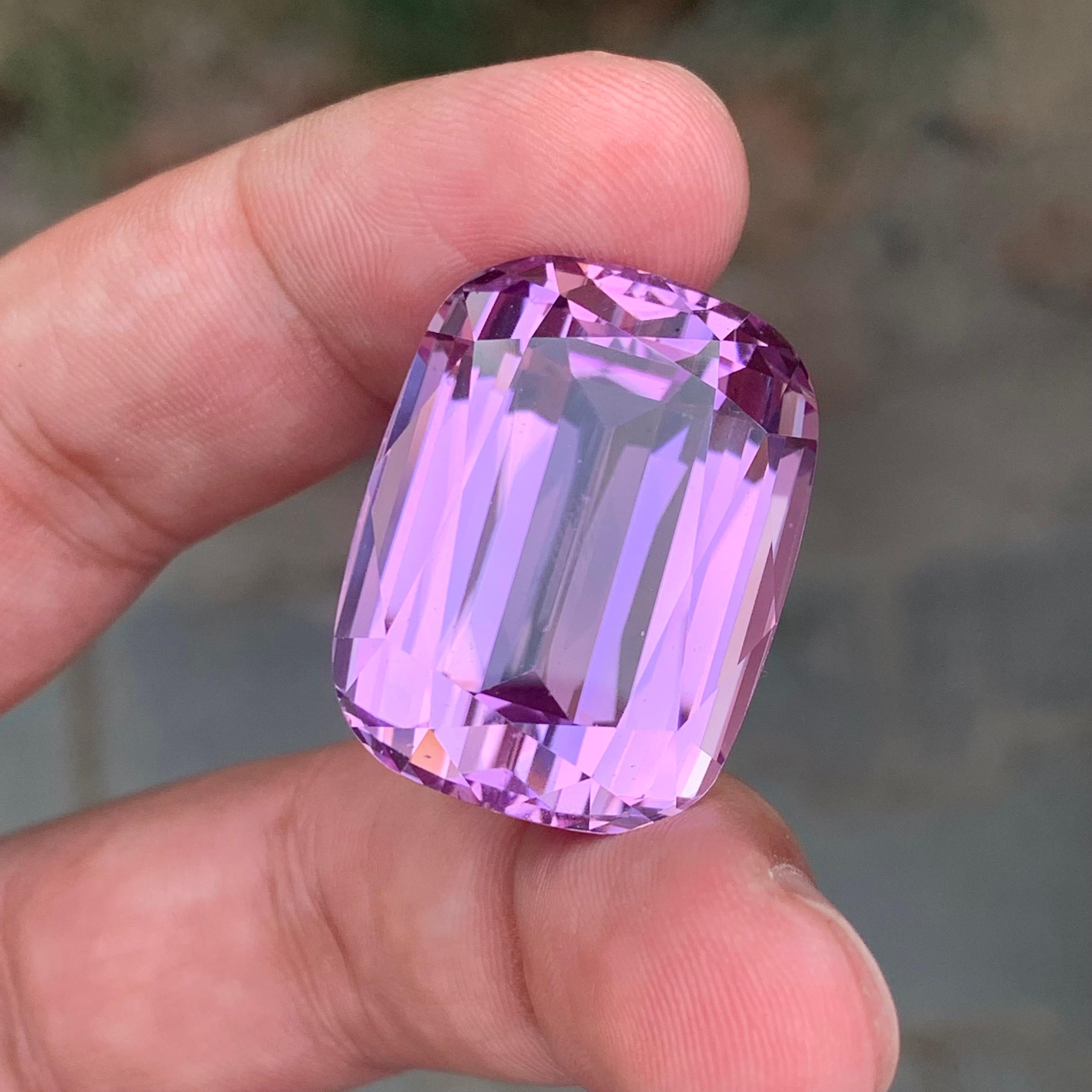 Gigantischer 90,25 Karat natürlicher loser Kunzit Edelstein im Zustand „Neu“ im Angebot in Brisbane, AU