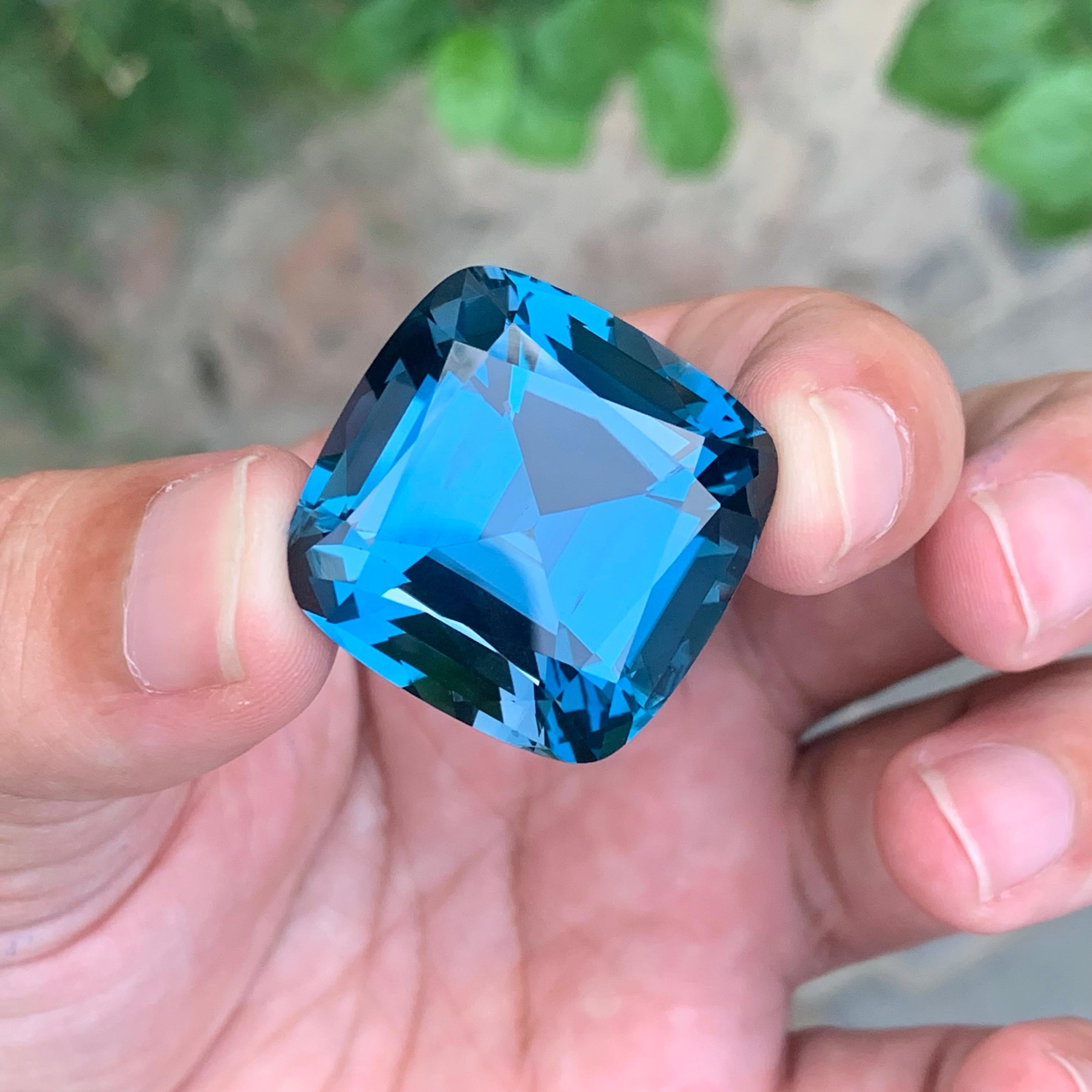 Gigantesque 94.05 Carats Loose London Blue Topaz Natural Gemstone (Topaze bleue de Londres en vrac) Neuf - En vente à Brisbane, AU