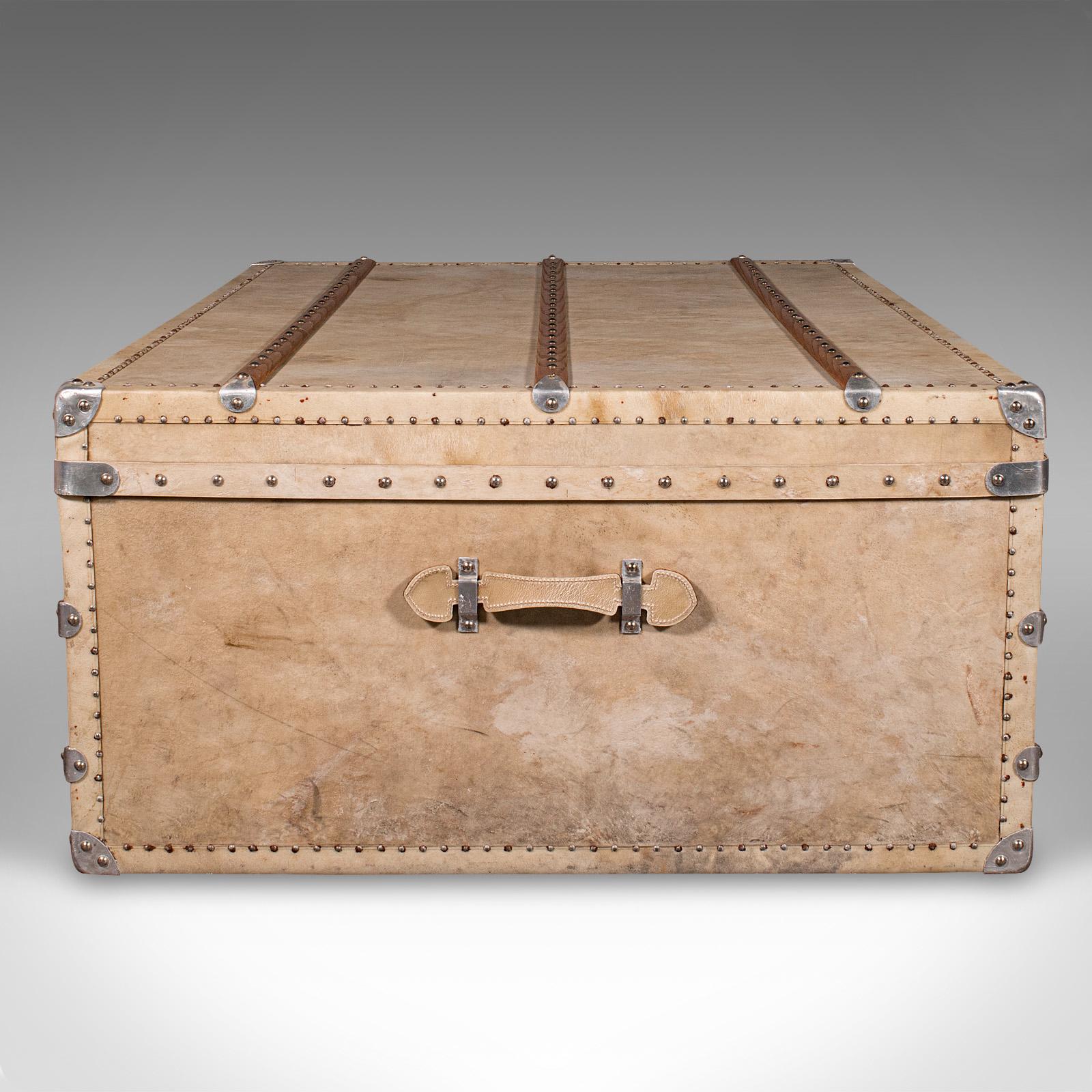 Gigantische Vitrine aus dem Antiquitätenladen, Englisch, Vellum, Eiche, Truhe, Couchtisch (Britisch)