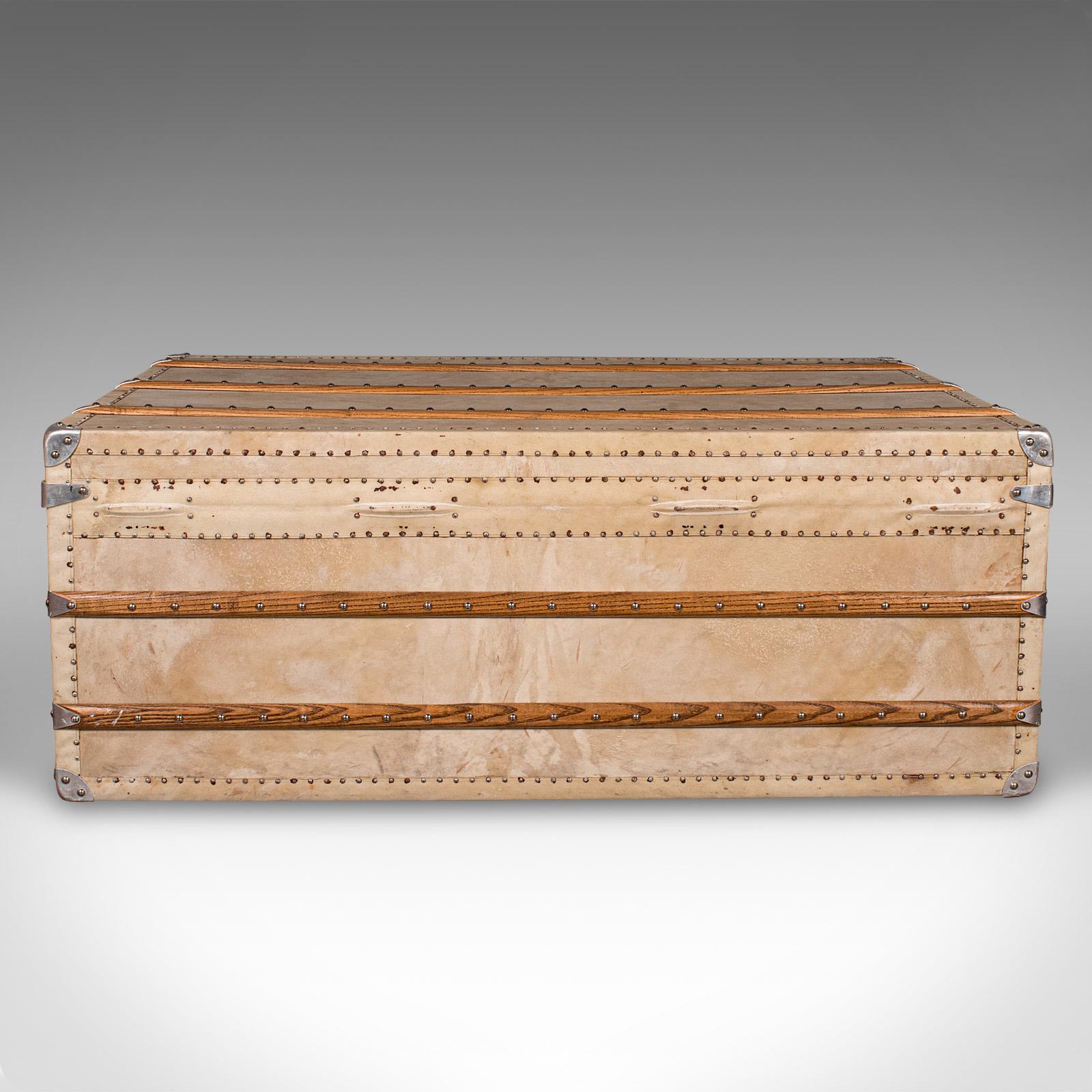 Gigantische Vitrine aus dem Antiquitätenladen, Englisch, Vellum, Eiche, Truhe, Couchtisch (20. Jahrhundert)