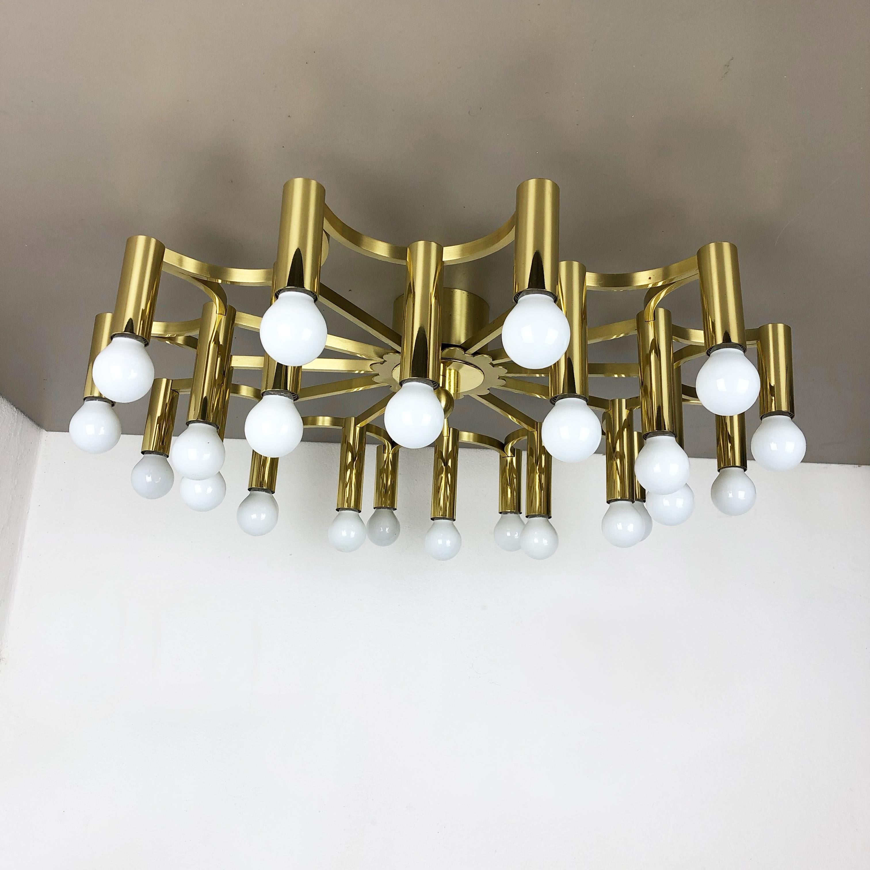 Article:

brass ceiling light, flush mount



Origin:

Italy



Age:

1960s




This vintage modernist ceiling light was produced in the 1960s in Italy. The lights is made of solid brass and has a fantastic floral structure with