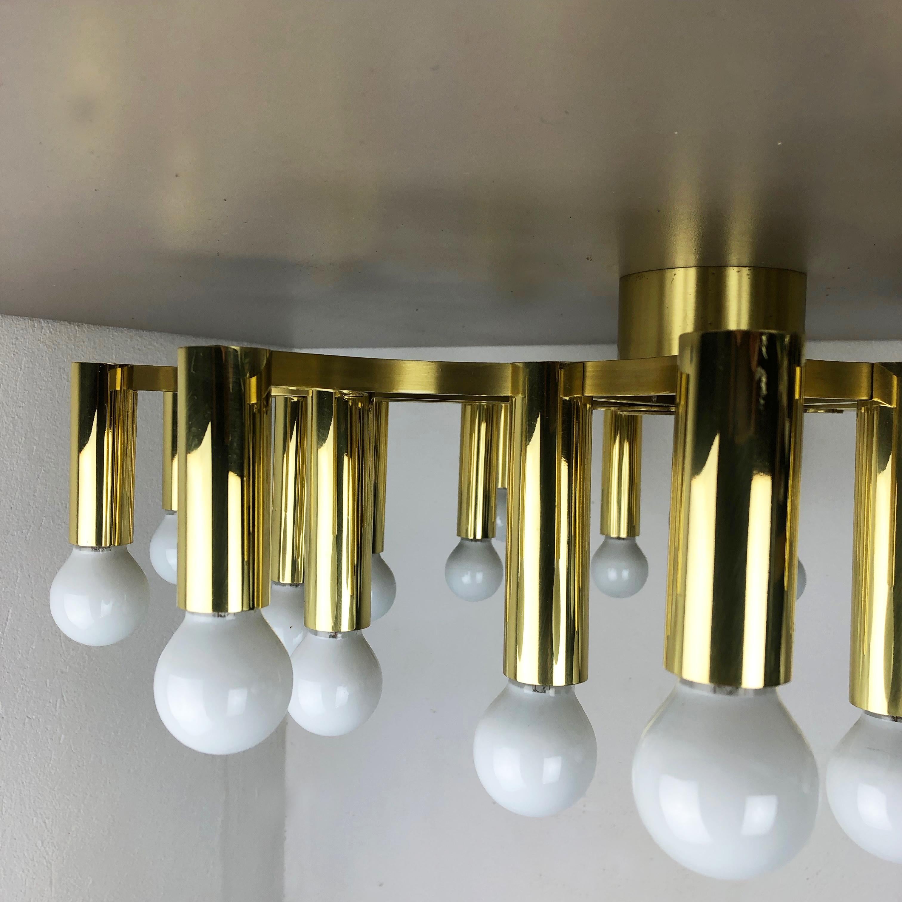 Gigantic Brass 24 Bulb Stilnovo Style Flush Mount Ceiling Light, Italy 1960s In Good Condition For Sale In Kirchlengern, DE