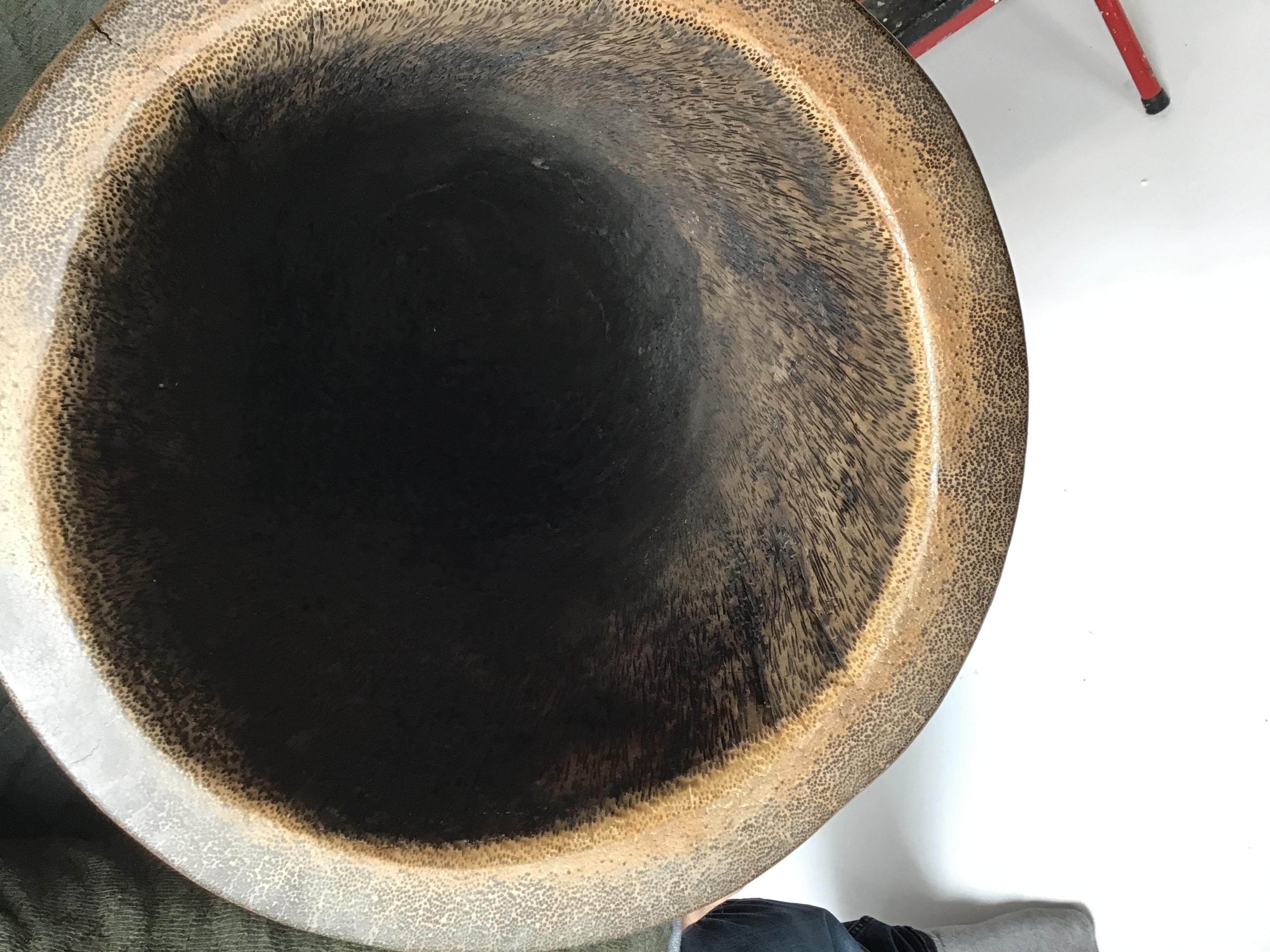 Gigantesque vase à nervures en bois exotique sculpté en vente 5