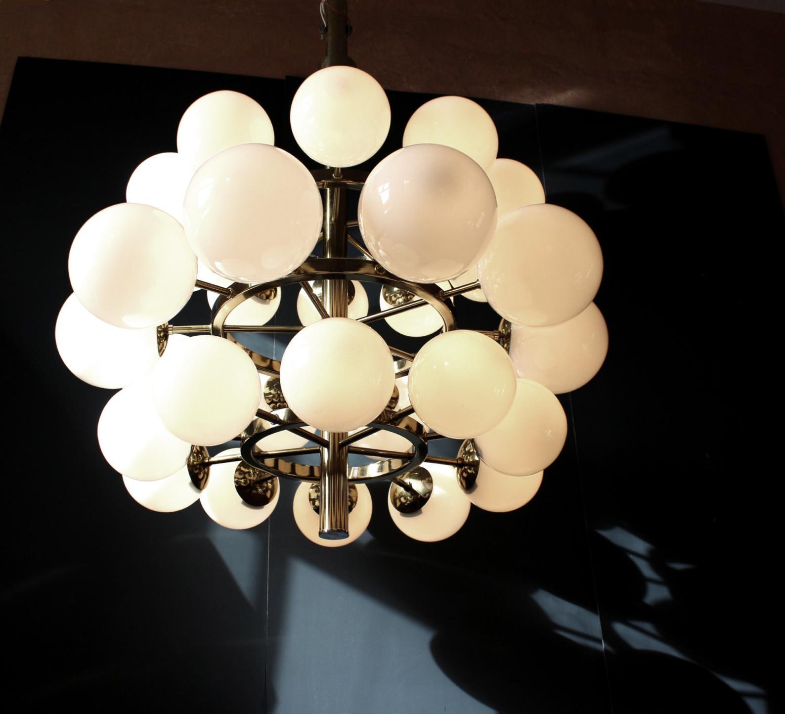 Unique concert hall chandelier 1960s-1970s with 30 big alabaster glass globes (lights: E27)

Measures: Diameter 4.2 feet/ 127cm, height 5.3 feet/ 160cm

We expose this lighting drafted by German furniture developers of the 1960s and 1970s with