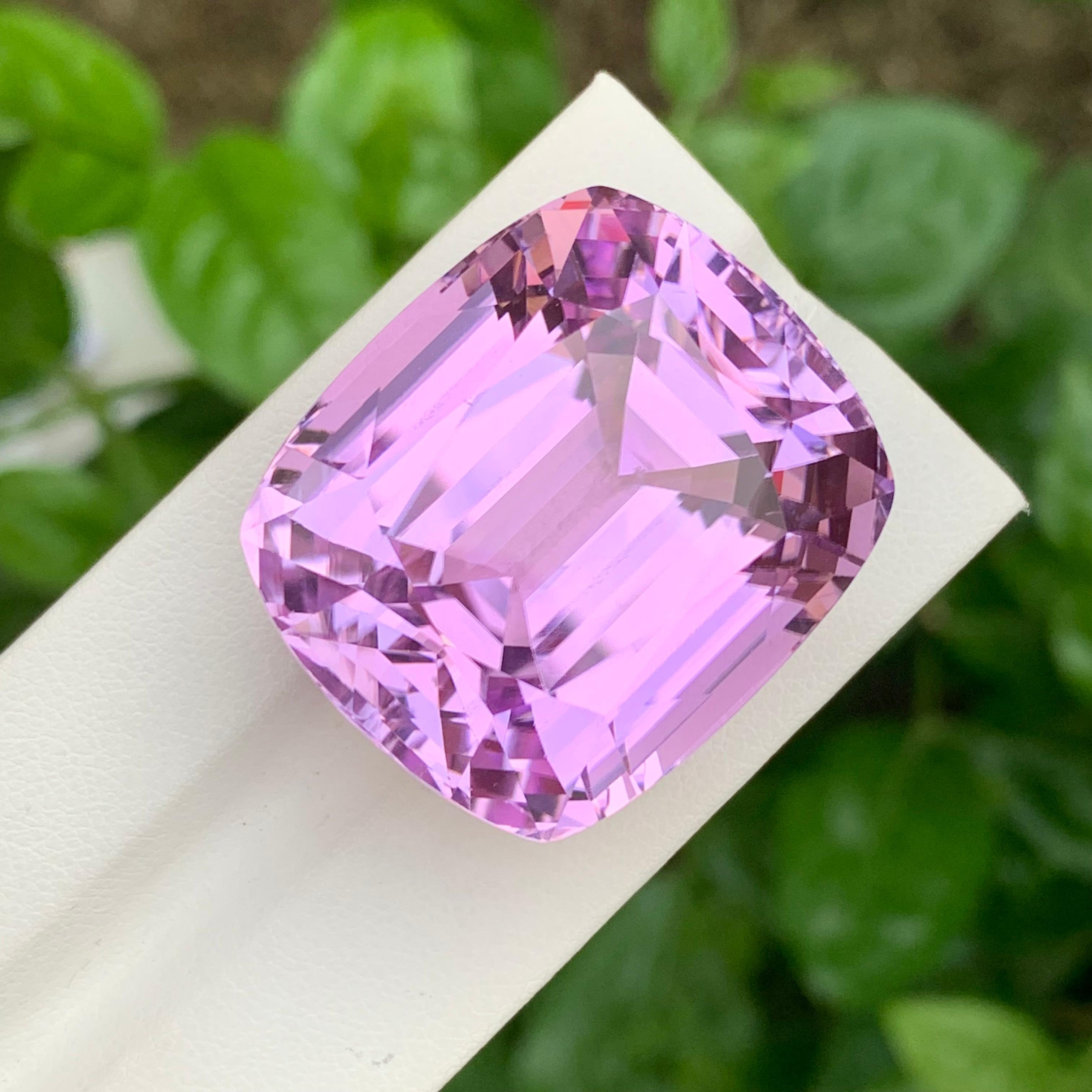 Loser Kunzit

Gewicht: 139,95 Karat
Abmessung: 30 x 26 x 21 mm
Farbe: Rosa
Herkunft: Kunar, Afghanistan
Behandlung: Nicht
Bescheinigung: Auf Anfrage

Kunzit, ein zarter und bezaubernder Edelstein, wird wegen seiner exquisiten rosa bis lilafarbenen