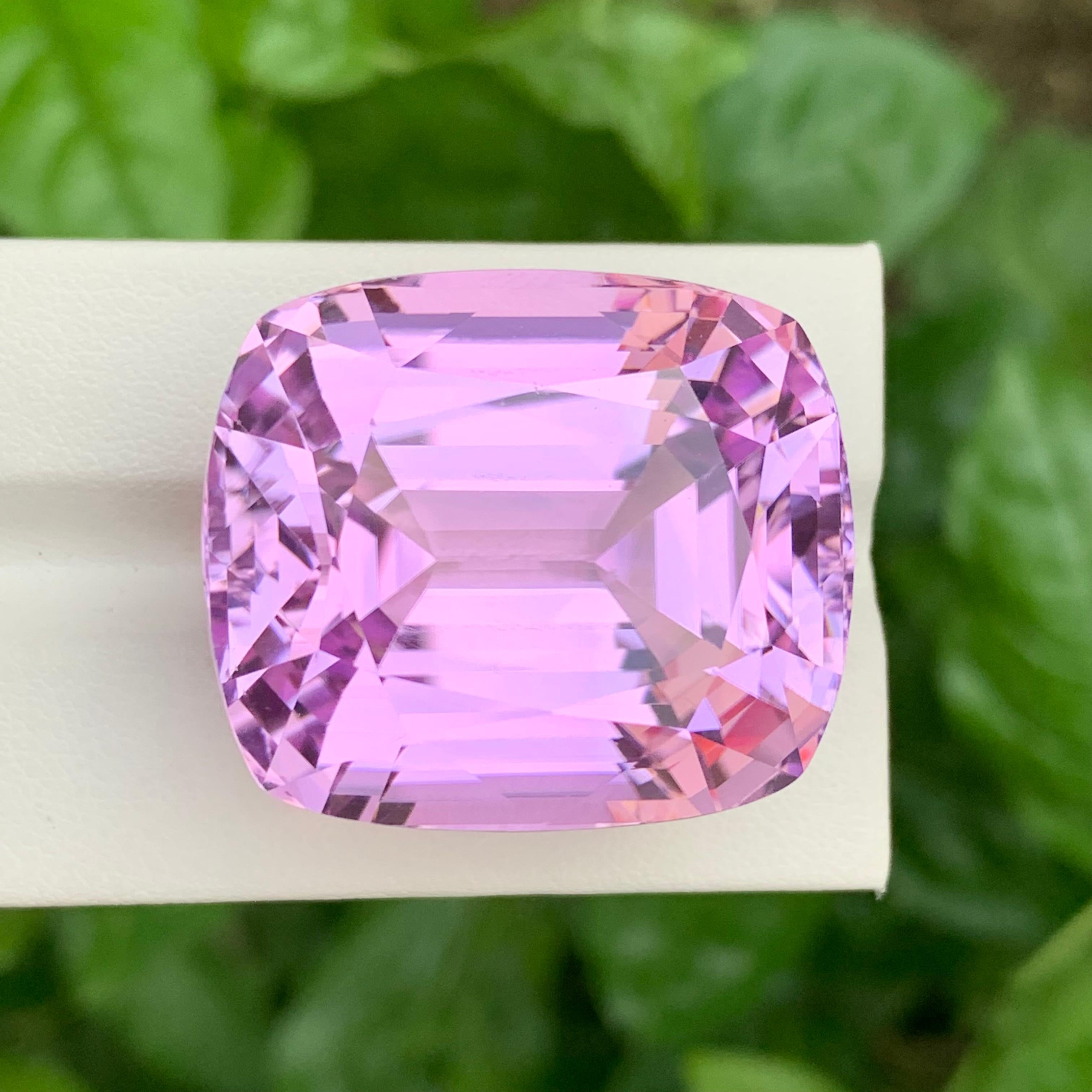 Gigantische Lupe Saubere Natürliche 139,95 Karat Rosa Kunzit Kissen Form Edelstein (Kissenschliff) im Angebot