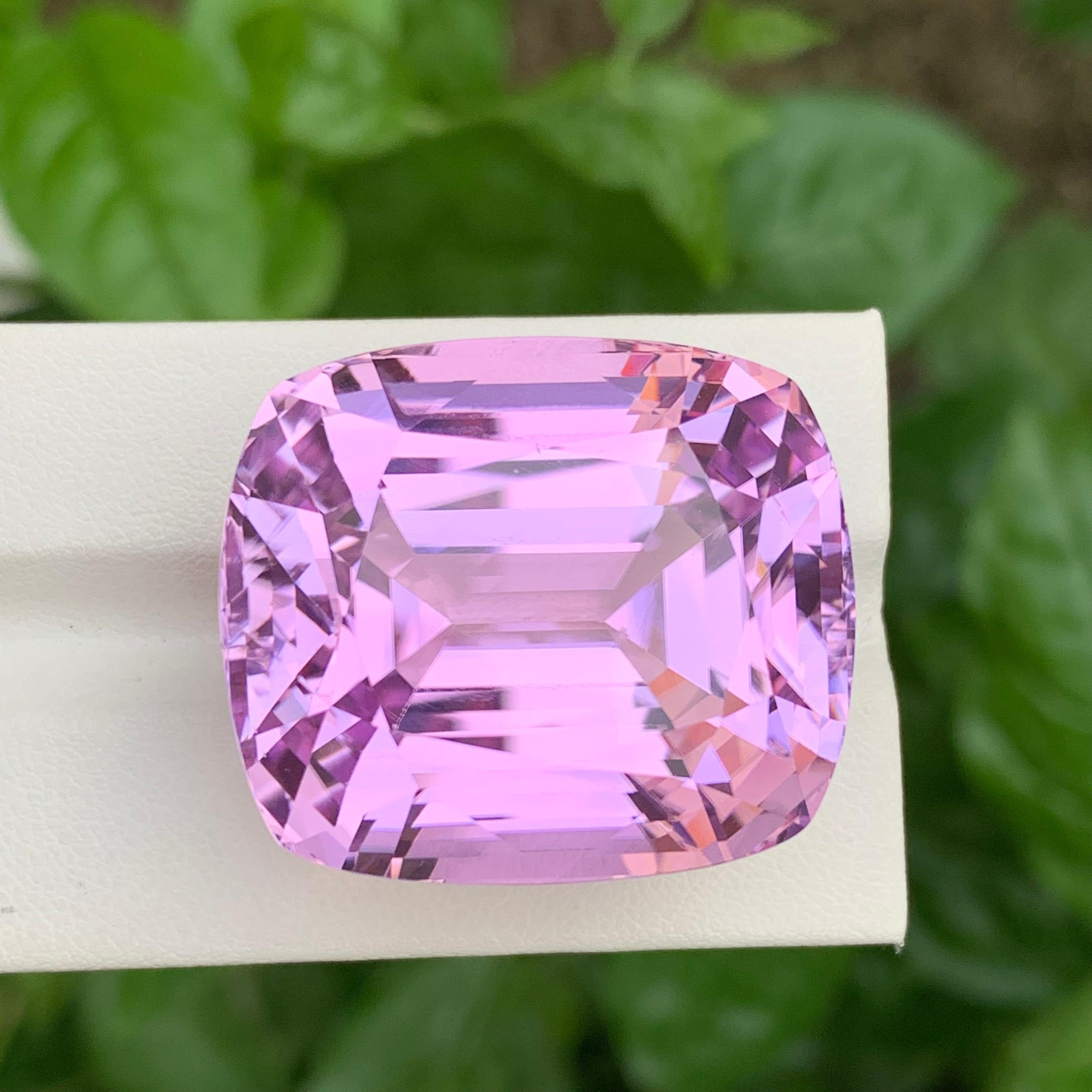 Gigantische Lupe Saubere Natürliche 139,95 Karat Rosa Kunzit Kissen Form Edelstein im Zustand „Neu“ im Angebot in Peshawar, PK