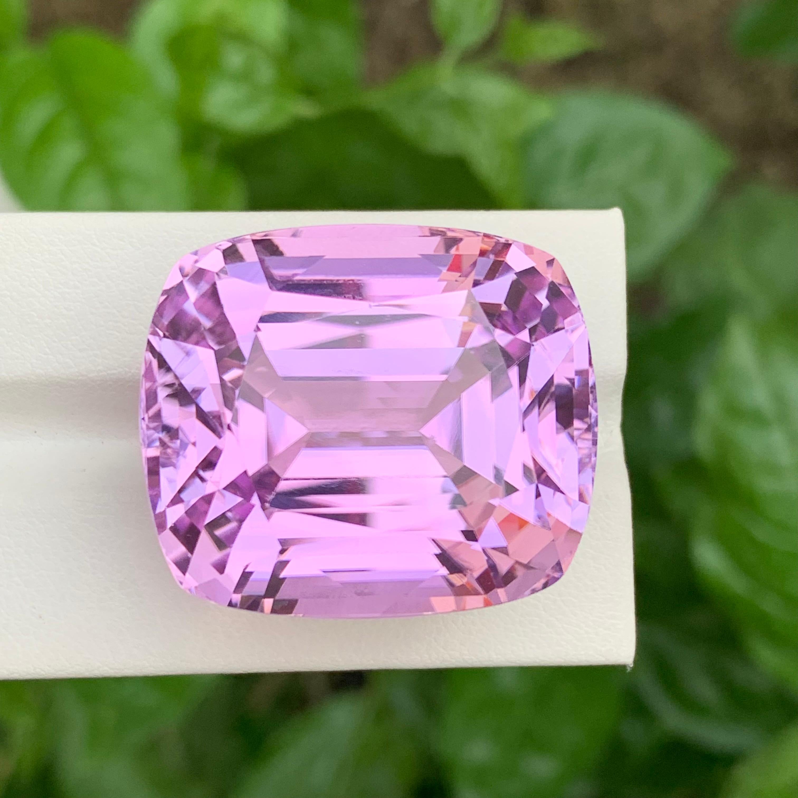 Gigantische Lupe Saubere Natürliche 139,95 Karat Rosa Kunzit Kissen Form Edelstein für Damen oder Herren im Angebot