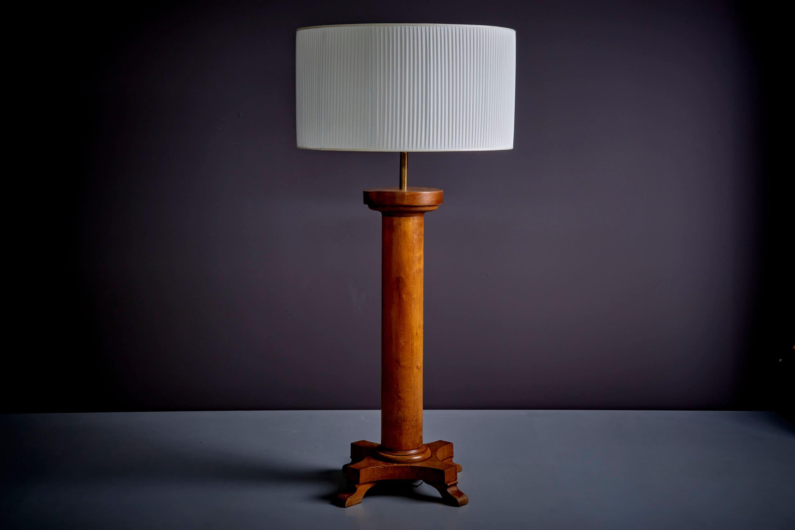Gigantesca coppia di lampade da terra italiane con base scultorea in Oak, anni '40 in vendita 2