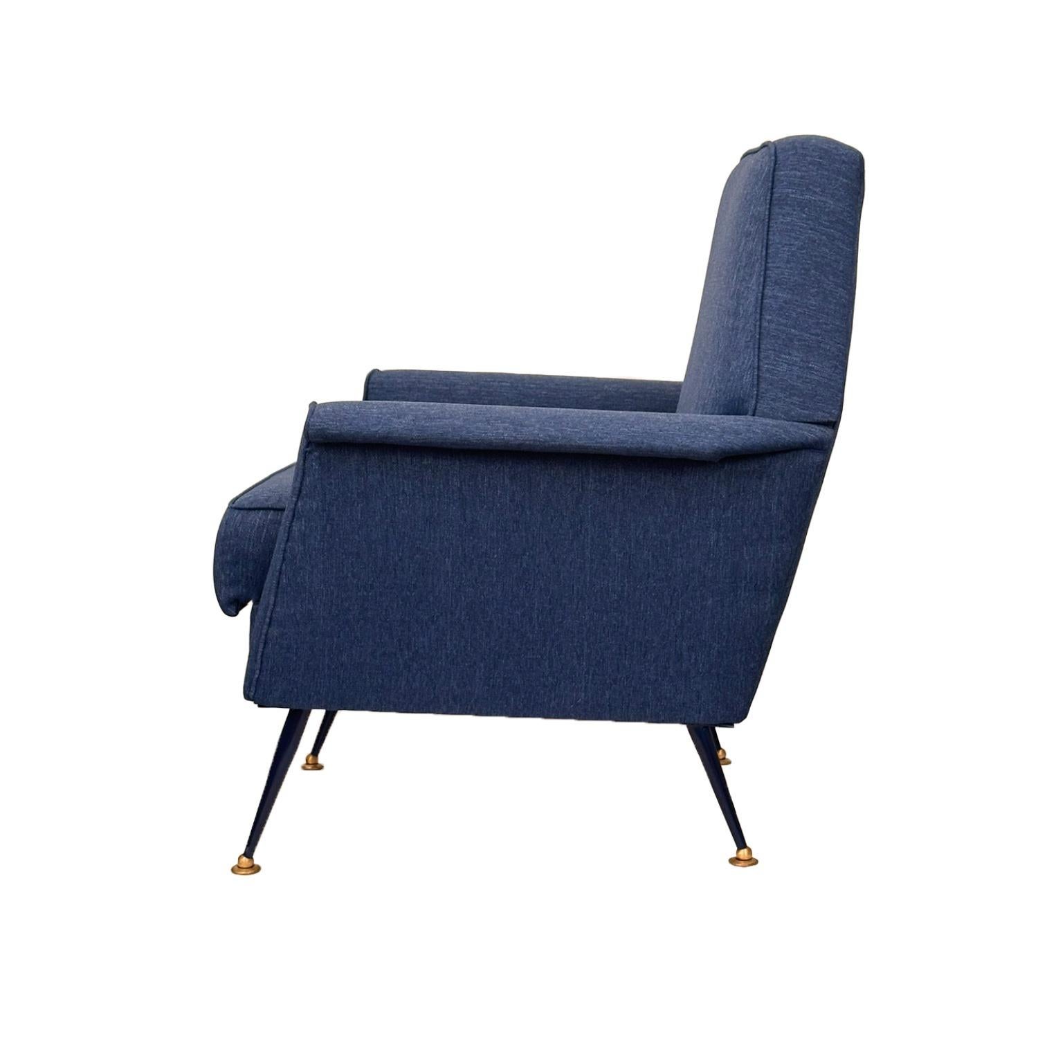 italien Fauteuil attribué à Gigi Radice pour Minotti en lin bleu des années 1960 en vente