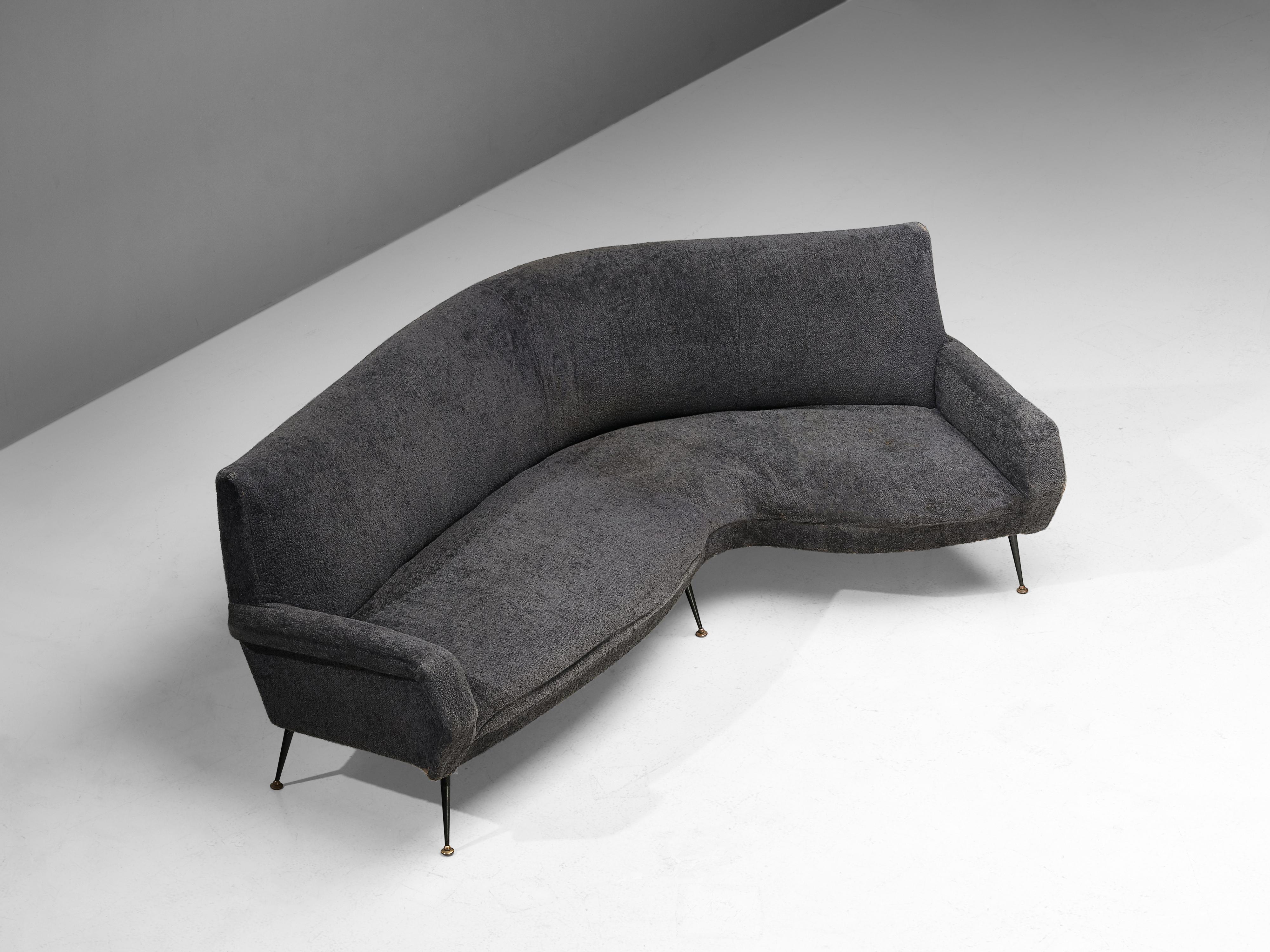 Gigi Radice for Minotti, curved sofa, upholstery and lacquered metal, Italy, 1960s. 

Gorgeous curved sofa designed by Gigi Radice and manufactured Minotti. This three-seat sofa has a playful shape due to the curve in the design, but maintains