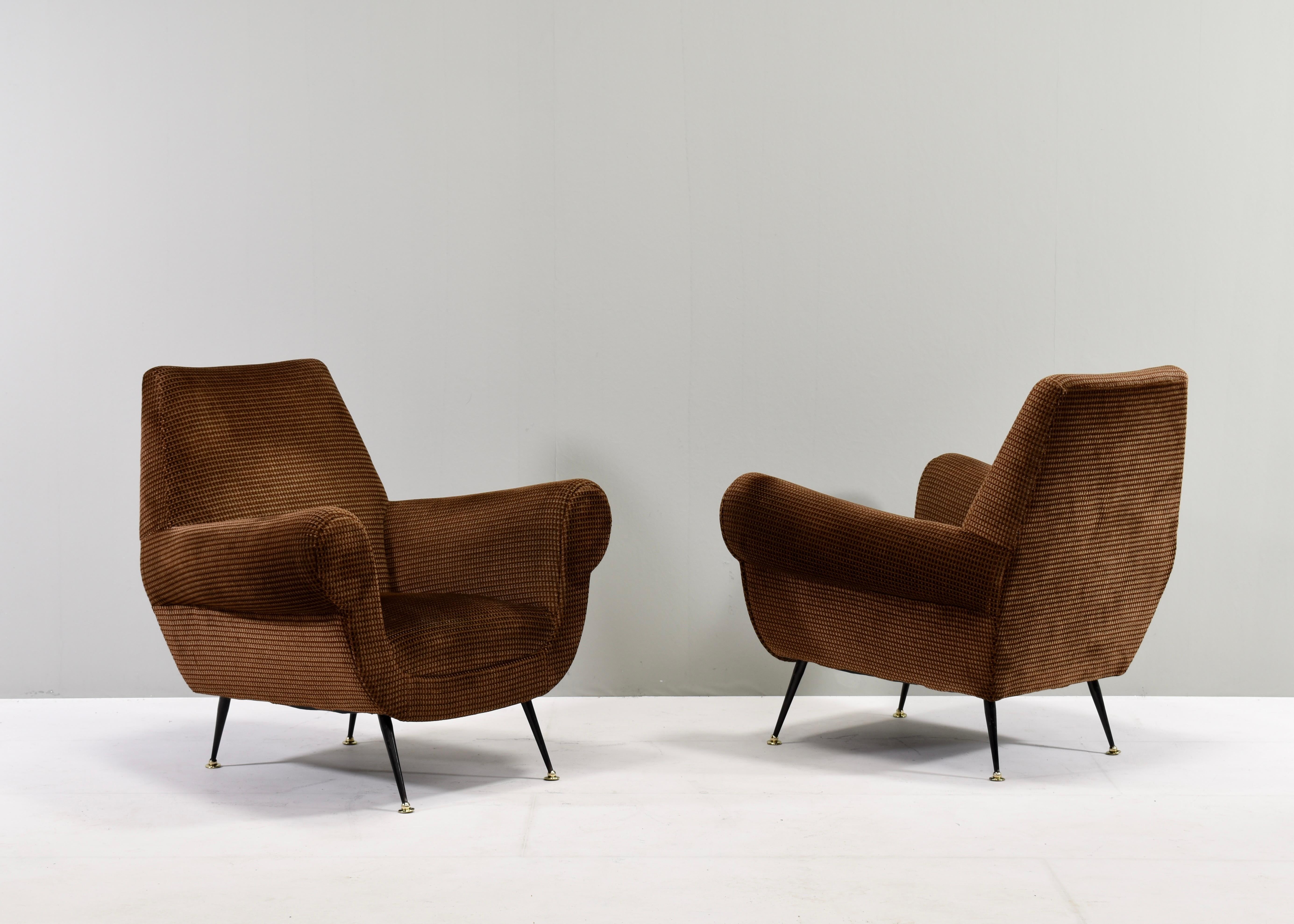 Elegant pair of club lounge chairs by Gigi Radice for Minotti. The chairs still have their original mohair velvet fabric from the 1950’s and are in very good condition with minor signs of age and use. The colour varies from a deep chocolate to a
