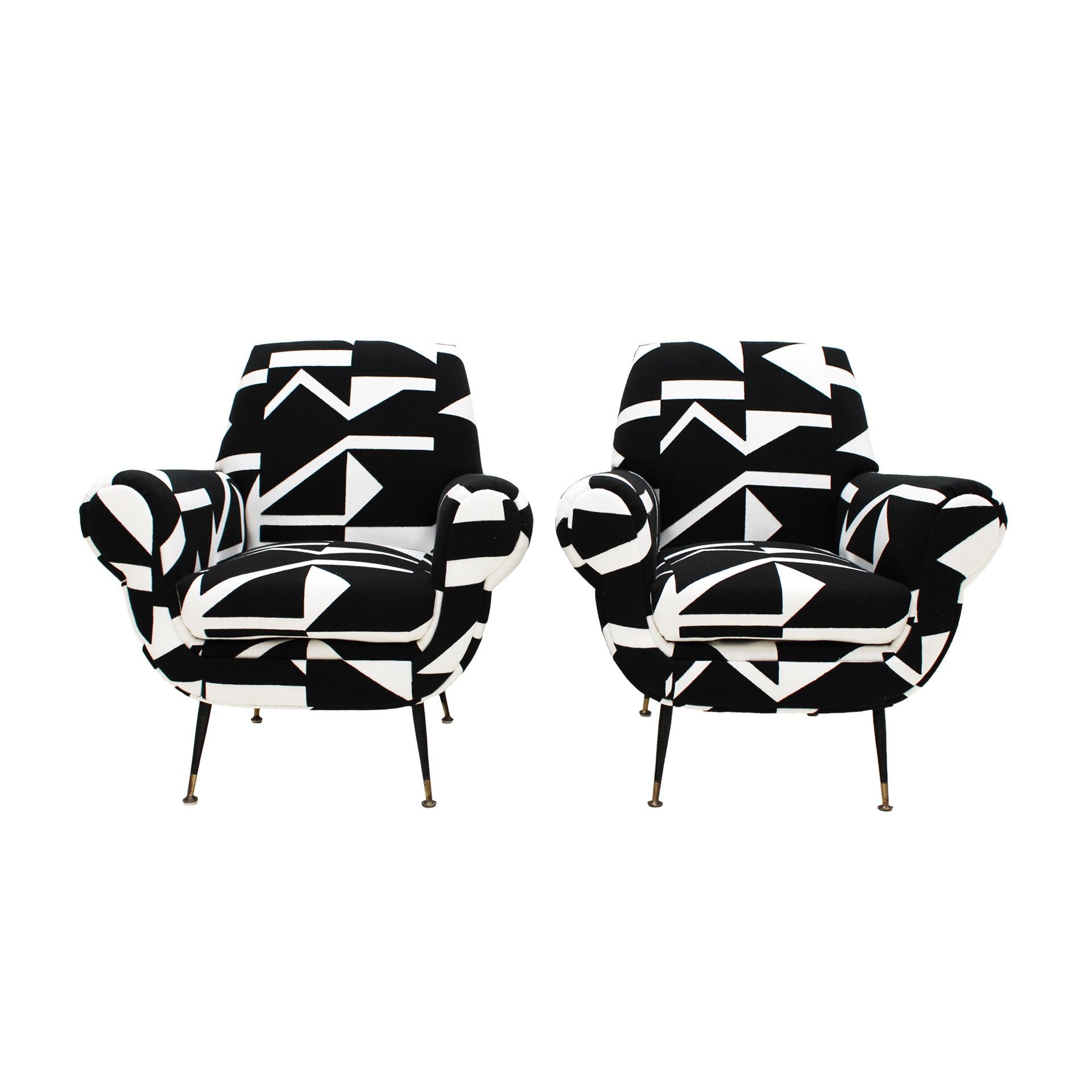 Pair of comfortable armchairs designed by Gigi Radice and produced in Italy in 1950. Structure made of solid wood standing on black metal tapered legs and brass feet. Linen upholstery with geometric embroidery from the 