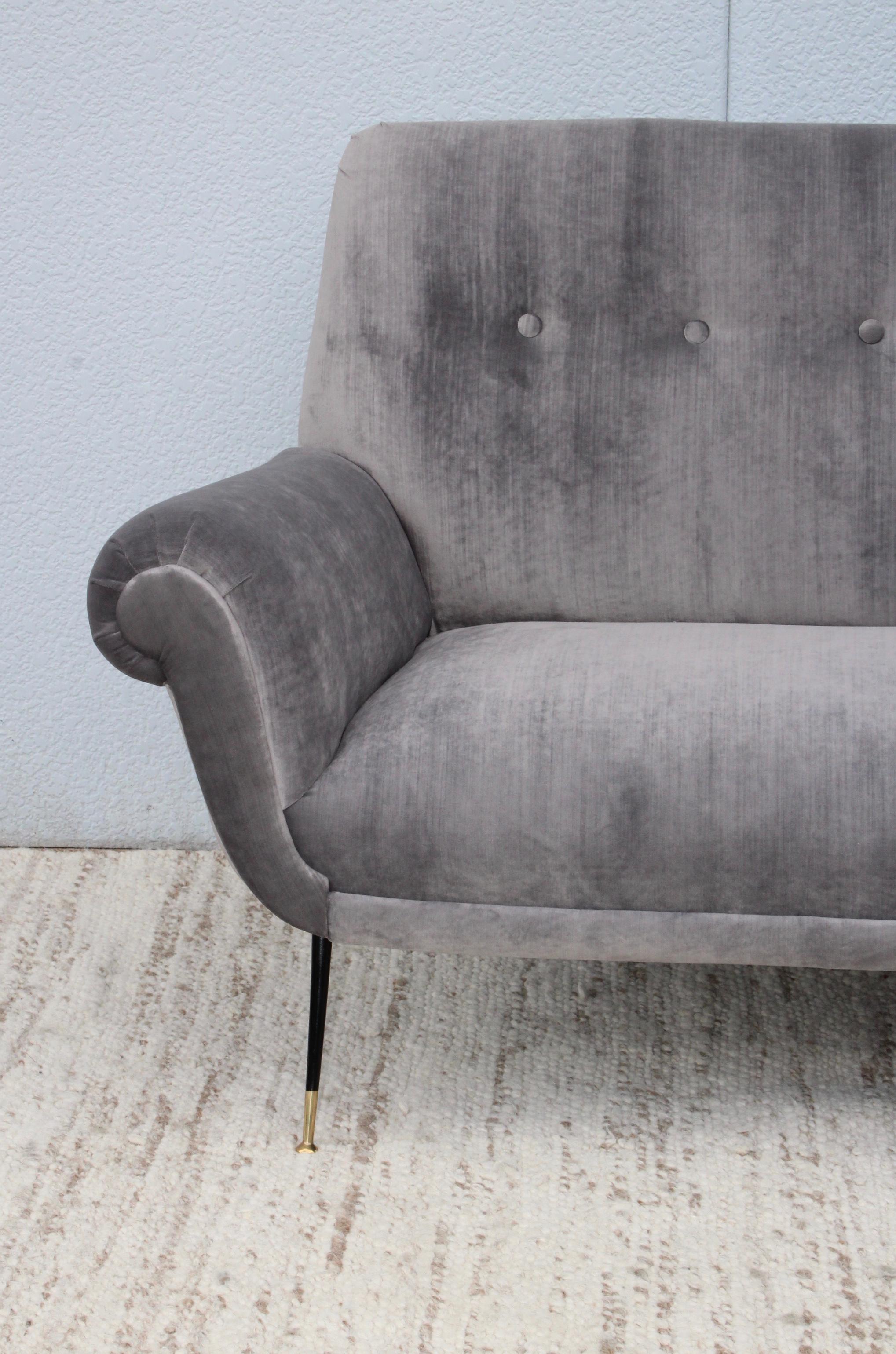 Gigi Radice Gray Velvet Sofa (Messing)