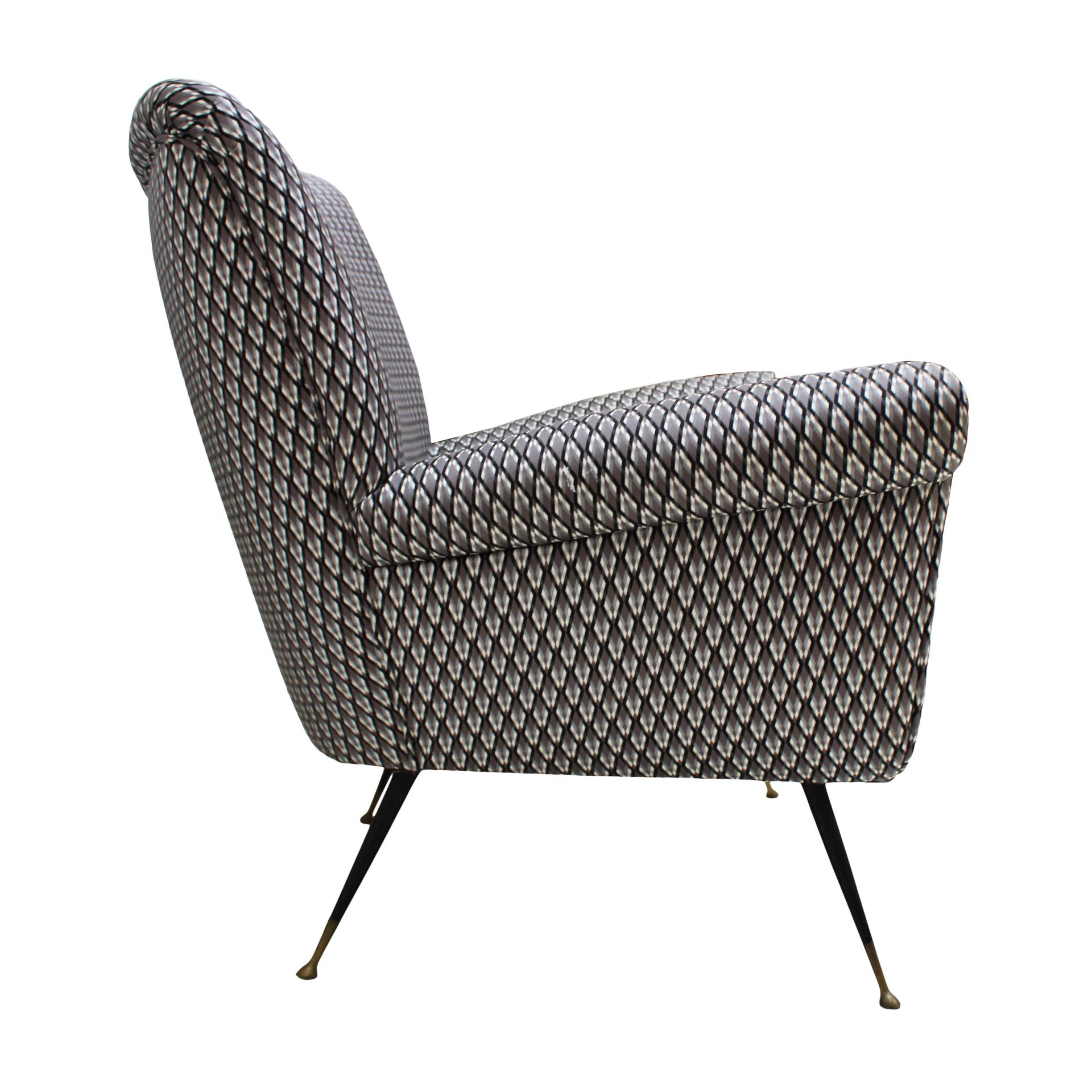 Armchair designed by Gigi Radice for Minotti with solid wood structure and metal legs. Upholstery in cotton with 