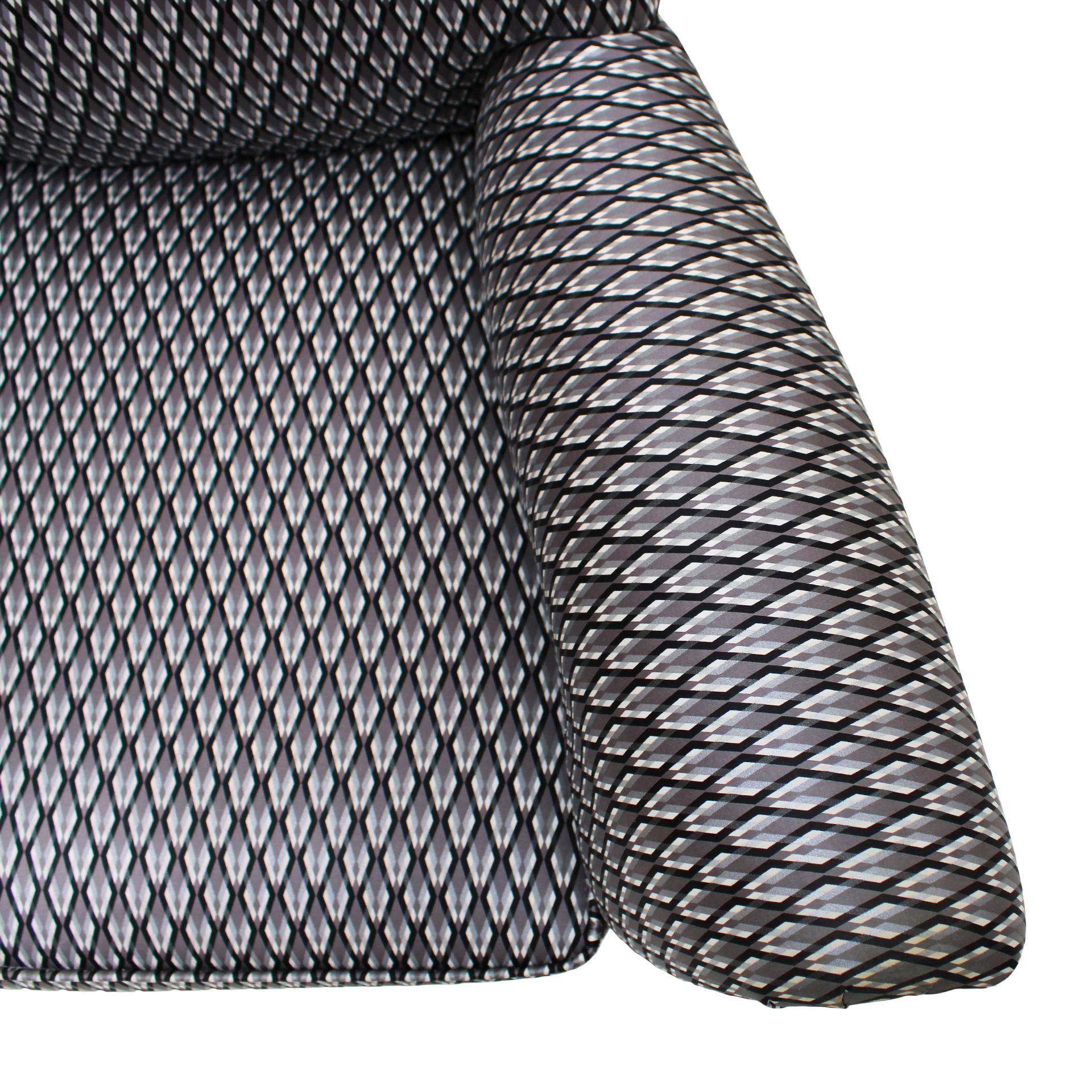 Gigi Radice Mid-Century Armchair Upholstered in Serpentino Fabric In Good Condition For Sale In Ibiza, Spain