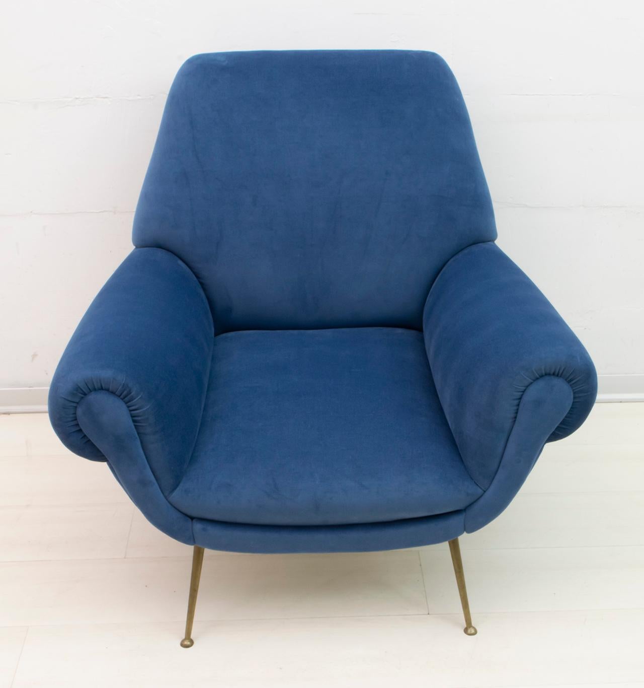 Armchair designed by Gigi Radice for Minotti. Made with solid wood structure and blue velvet covering and polished brass legs. The armchair is authentic, only the upholstery has been replaced.