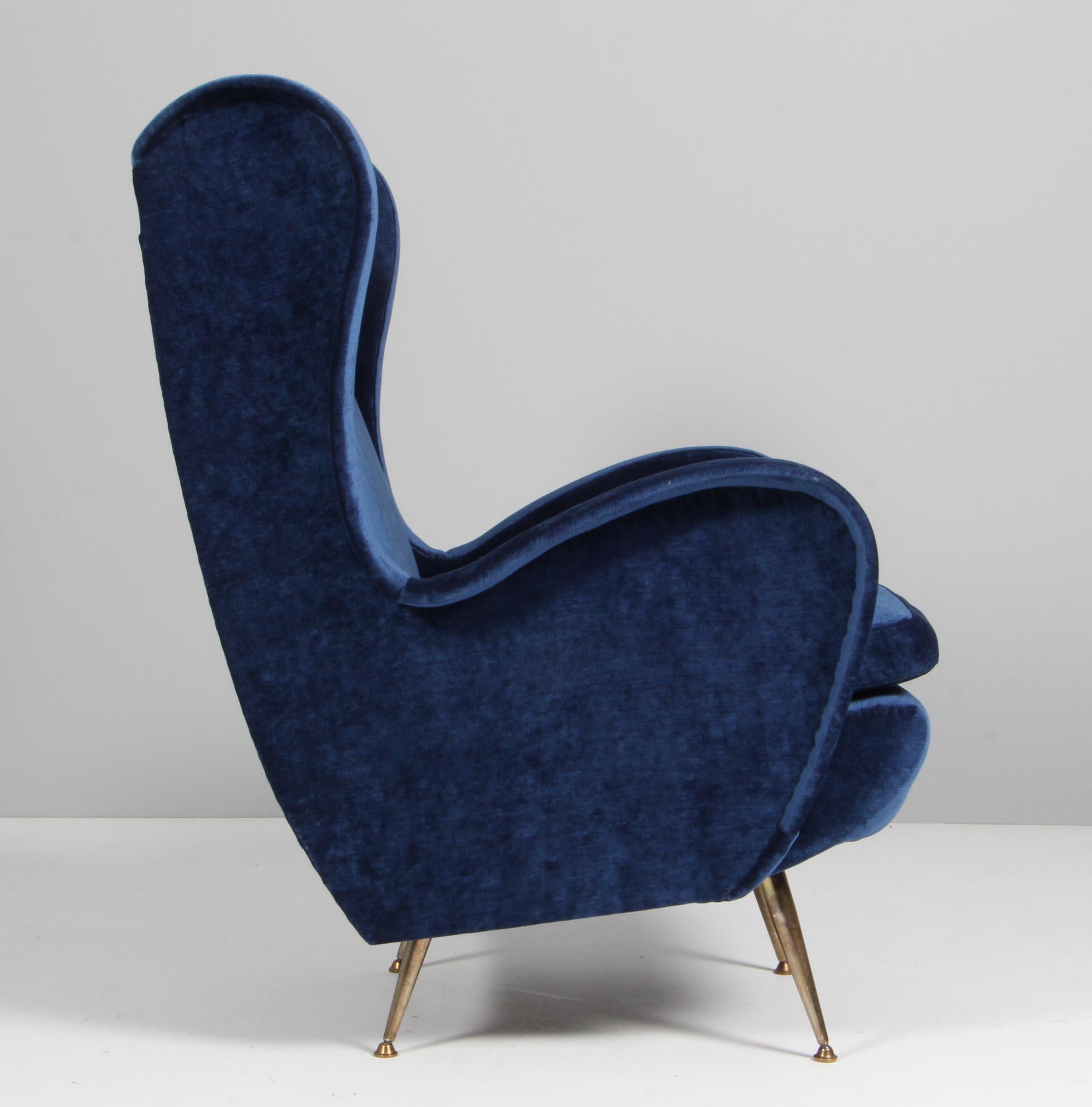Armchair designed by Gigi Radice for Minotti. Made with solid wood structure and blue velvet covering and polished brass legs. Original upholstery.
