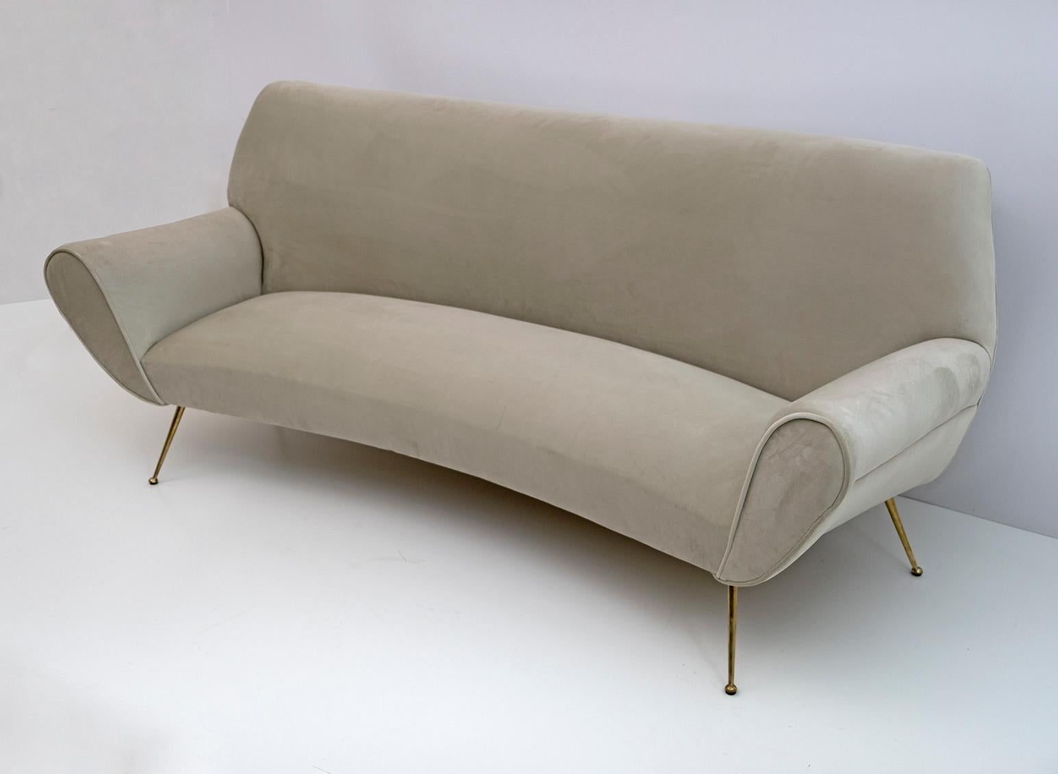 Mid-17th Century Gigi Radice Mid-Century Modern Italian Velvet Curved Sofa for Minotti, 1950s For Sale
