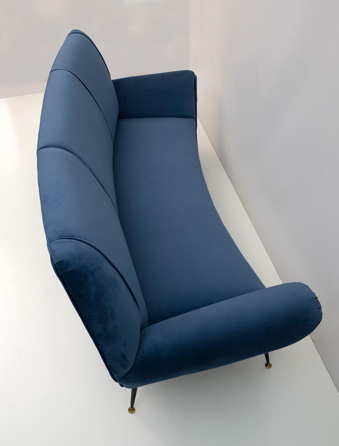 Gigi Radice Mid-Century Modern Italian Velvet Curved Sofa for Minotti, 50s 6