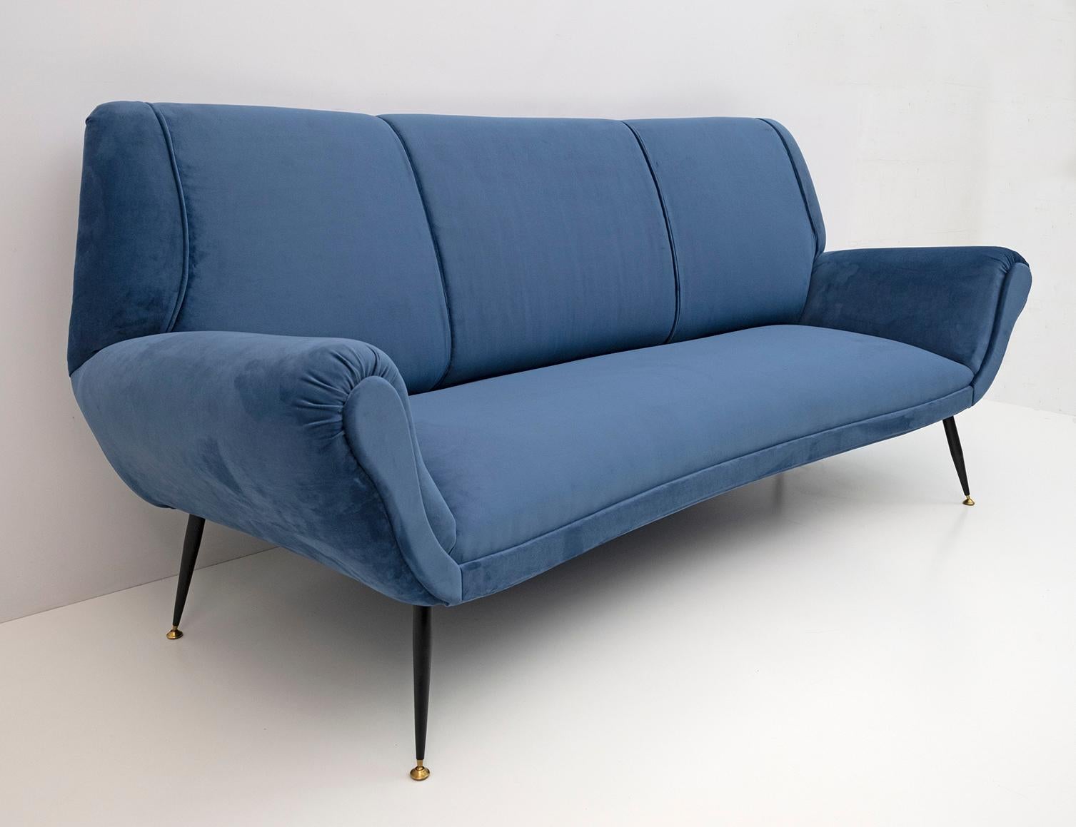 Mid-20th Century Gigi Radice Mid-Century Modern Italian Velvet Curved Sofa for Minotti, 50s