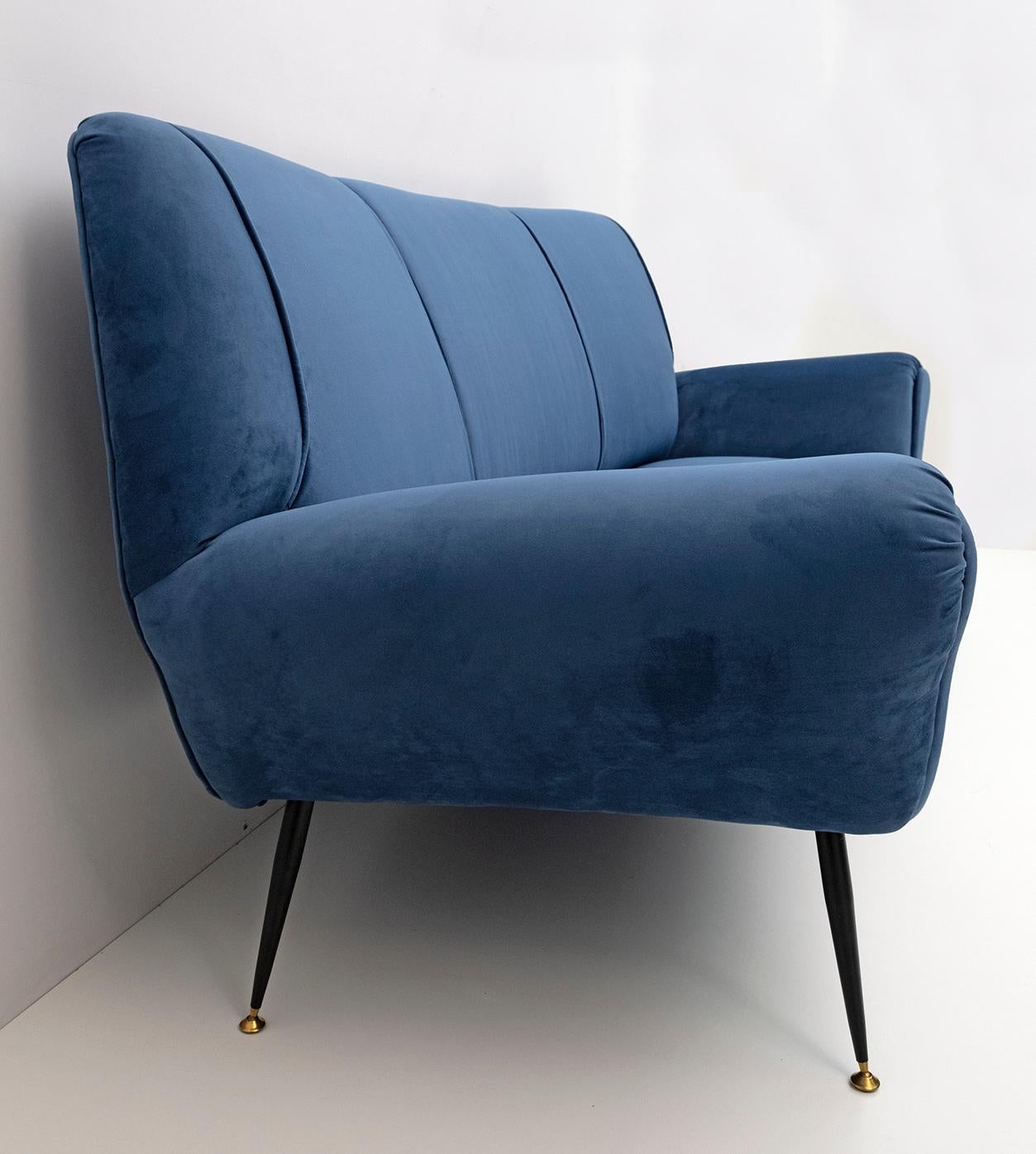 Gigi Radice Mid-Century Modern Italian Velvet Curved Sofa for Minotti, 50s 1