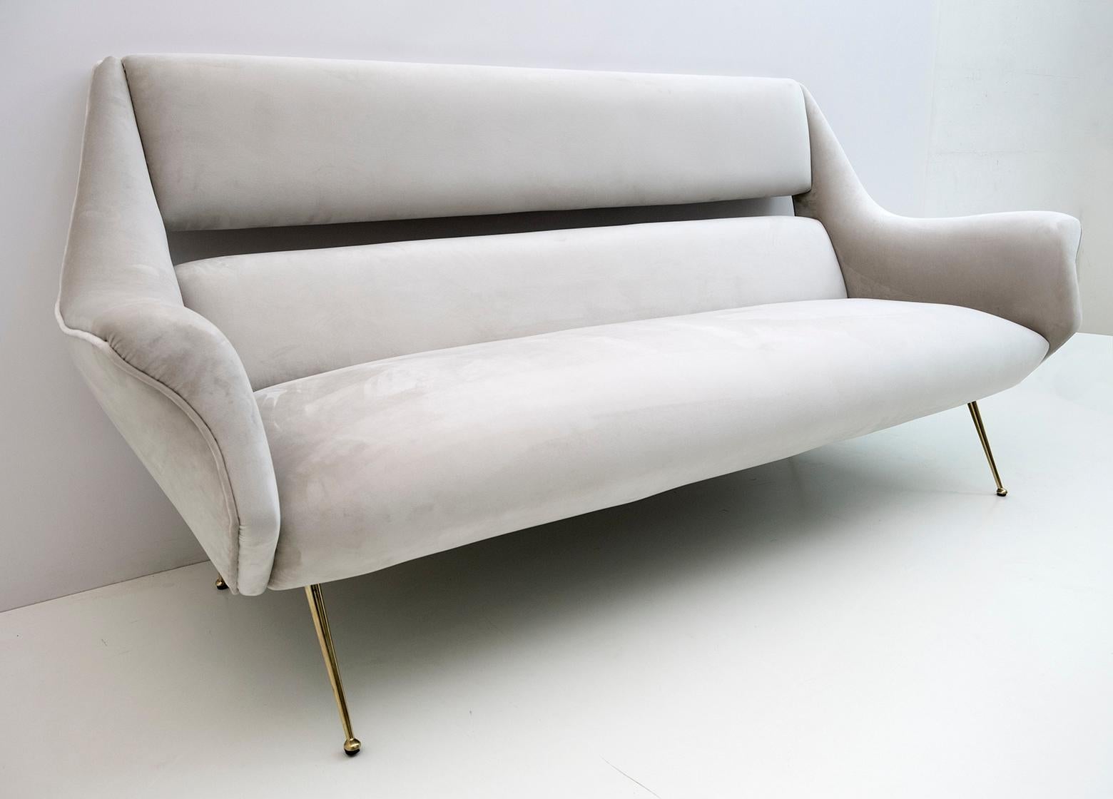 Mid-20th Century Gigi Radice Mid-Century Modern Italian Velvet Sofa for Minotti, 1950s For Sale