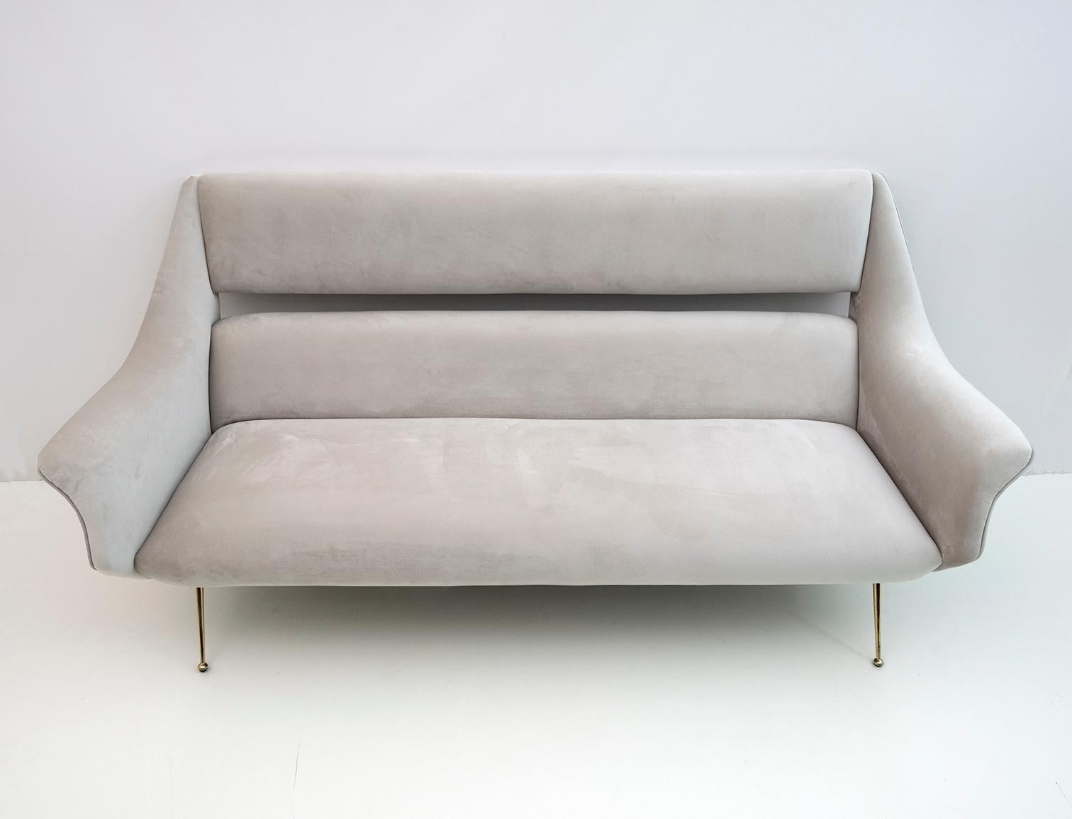 Gigi Radice Mid-Century Modern Italian Velvet Sofa for Minotti, 1950s For Sale 1