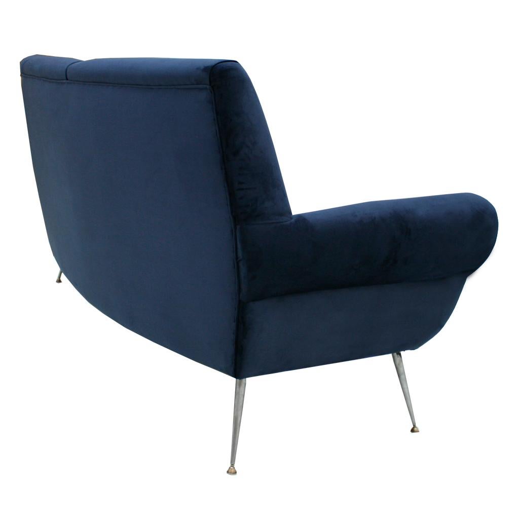 Gigi Radice Mid-Century Modern Midnight Blue Cotton Velvet Curved Italian Sofa For Sale 1