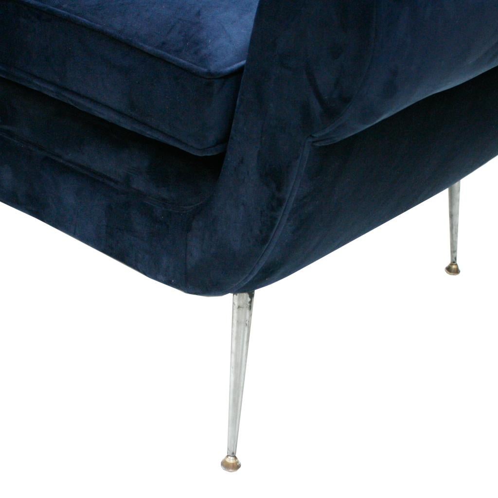 Gigi Radice Mid-Century Modern Midnight Blue Cotton Velvet Curved Italian Sofa For Sale 4