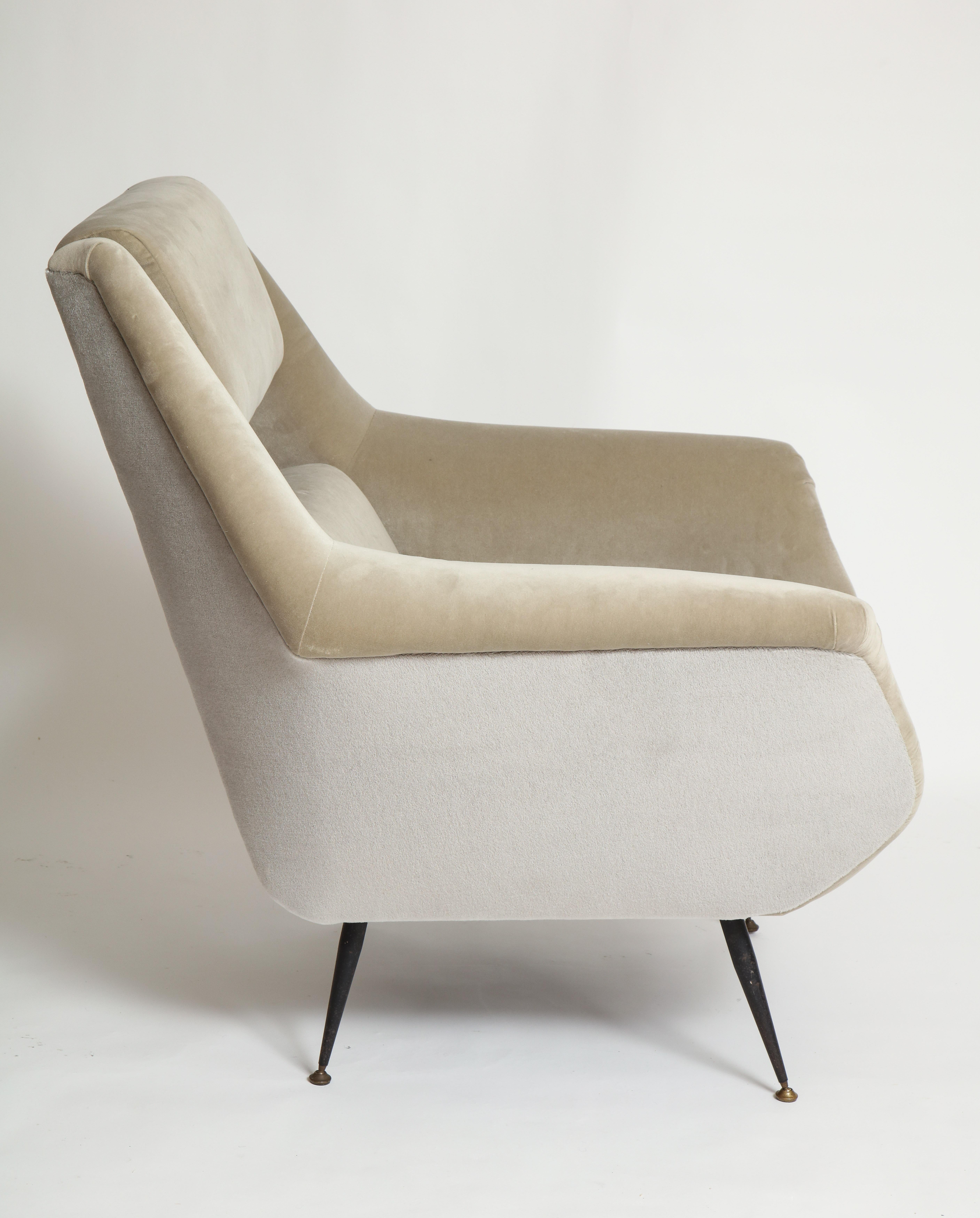 Gigi Radice, Minotti Grey Velvet Lounge Chairs, Italy, 1960 In Good Condition In New York, NY