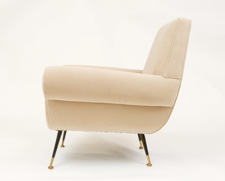 Gigi Radice, Minotti Pair White Italian Lounge Chairs Brass Feet, 1950's 2