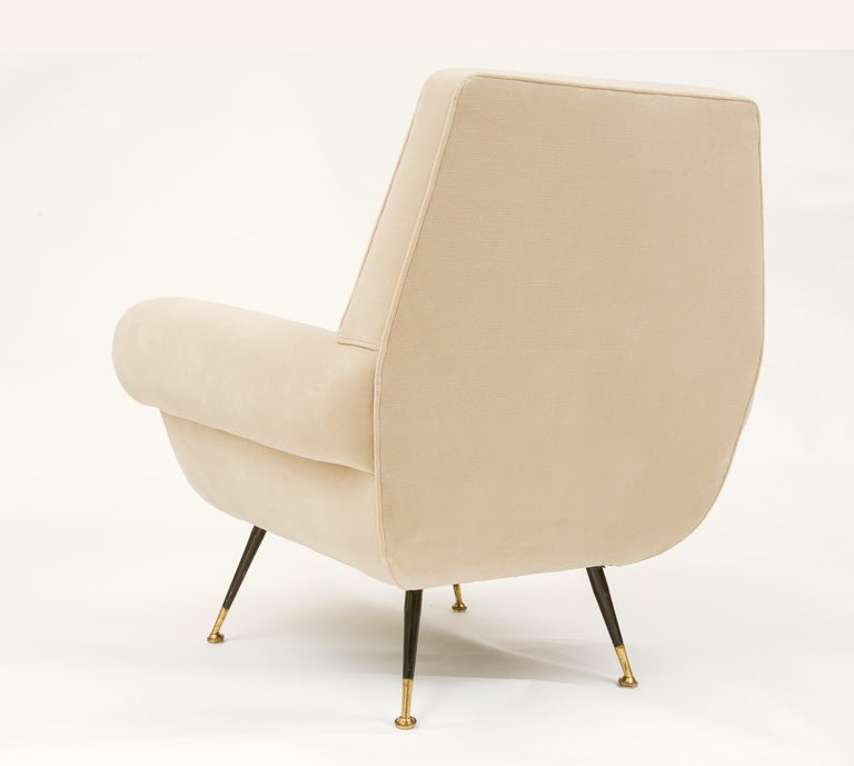 Gigi Radice, Minotti Pair White Italian Lounge Chairs Brass Feet, 1950's 3