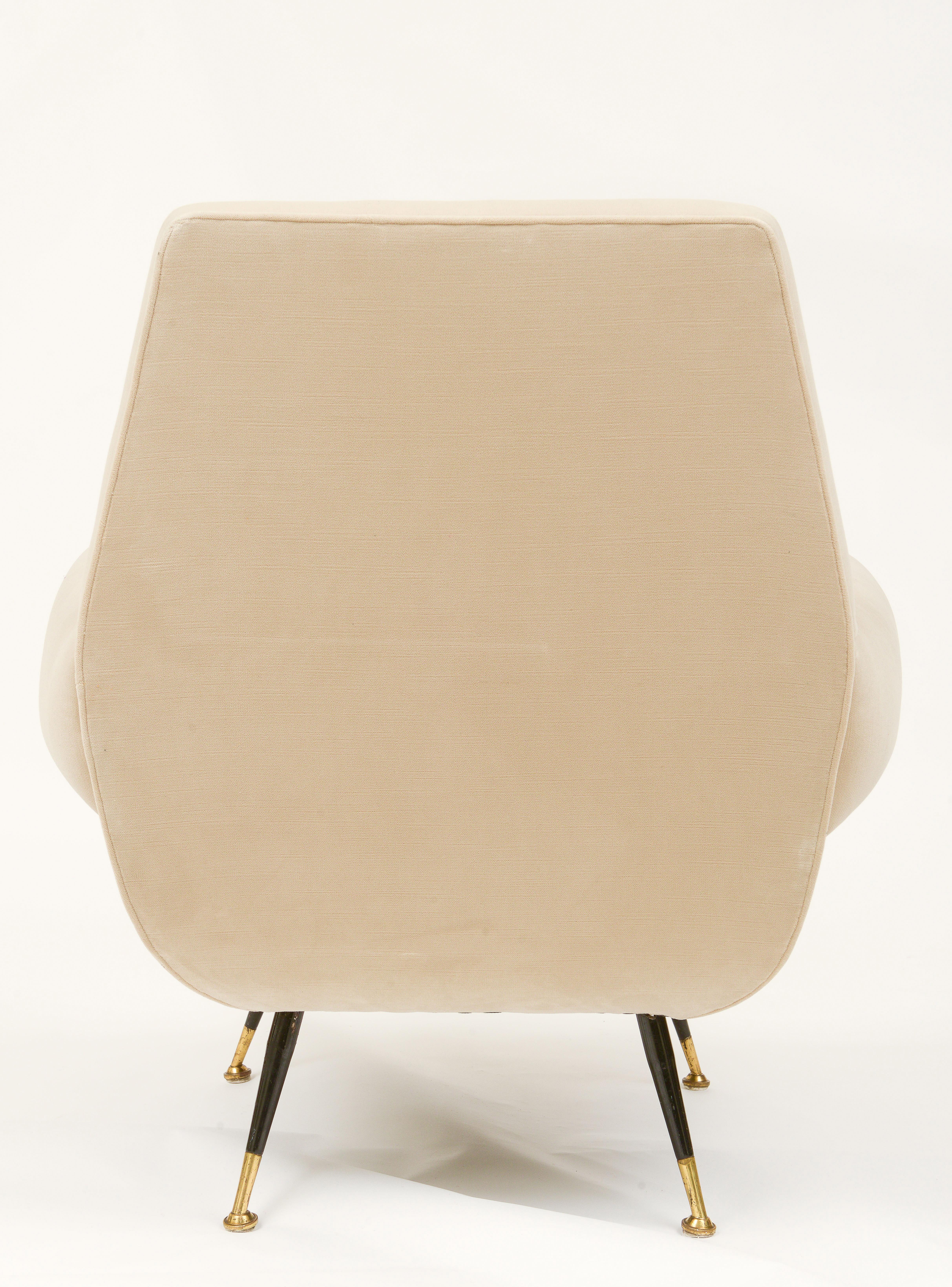 Gigi Radice, Minotti Pair White Italian Lounge Chairs Brass Feet, 1950's 4