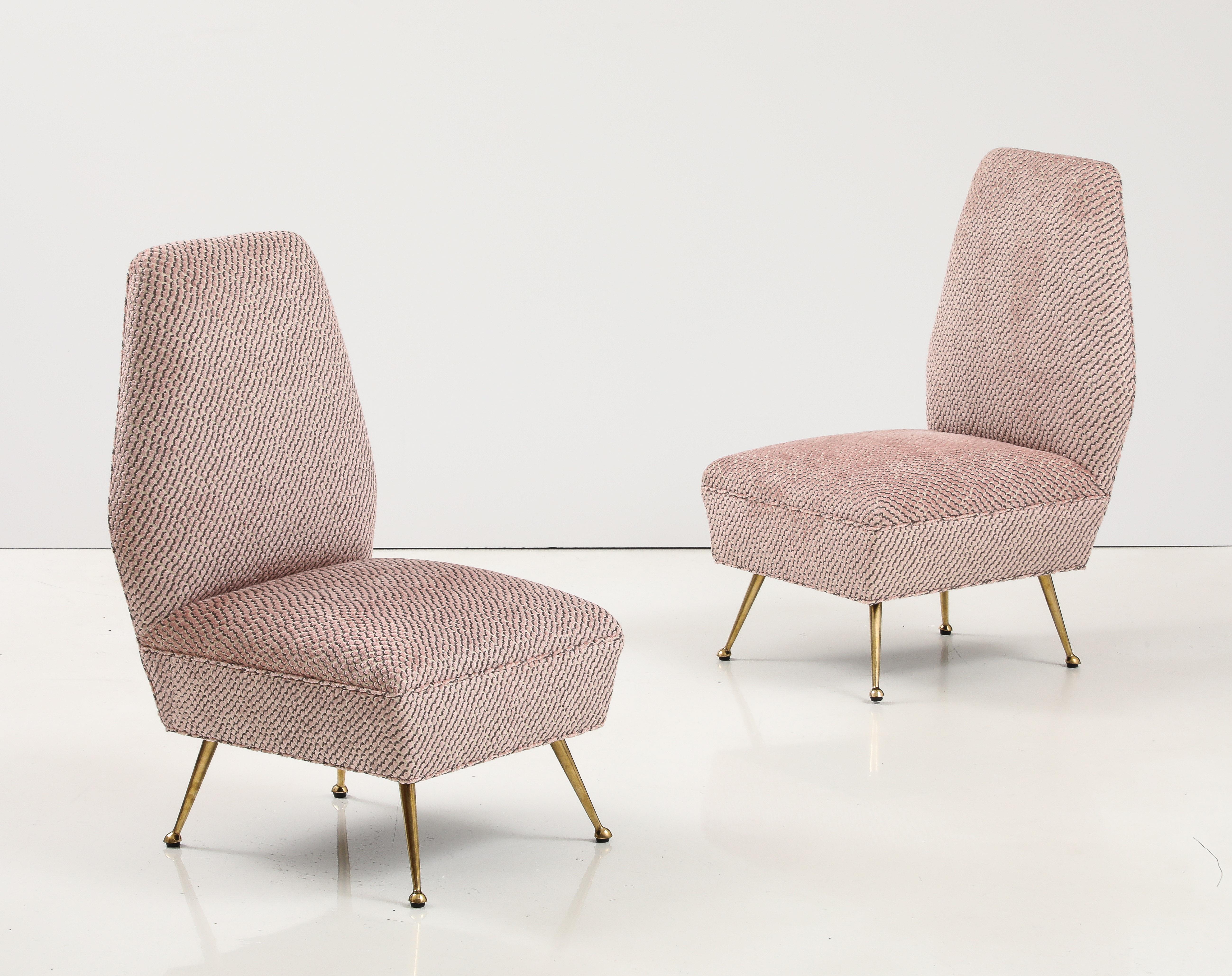 Beautiful pair of 1950's mid-century modern petite brass slipper chairs by Gigi Radice, fully restored and re-upholstered in Kate Spade for Kravet velvet fabric, with minor wear and patina due to age and use.