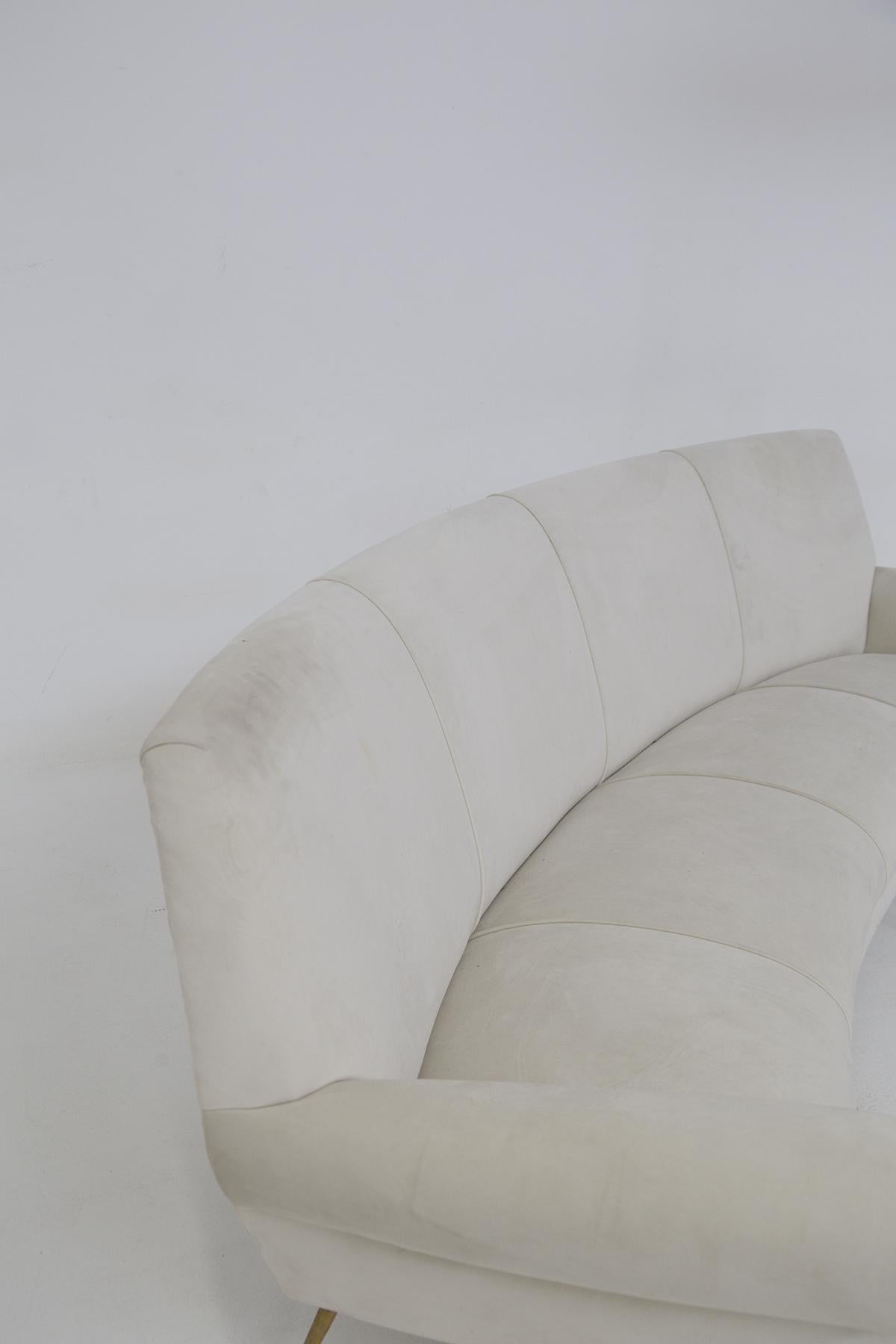 Gigi Radice Vintage Sofa in White Velvet In Good Condition In Milano, IT