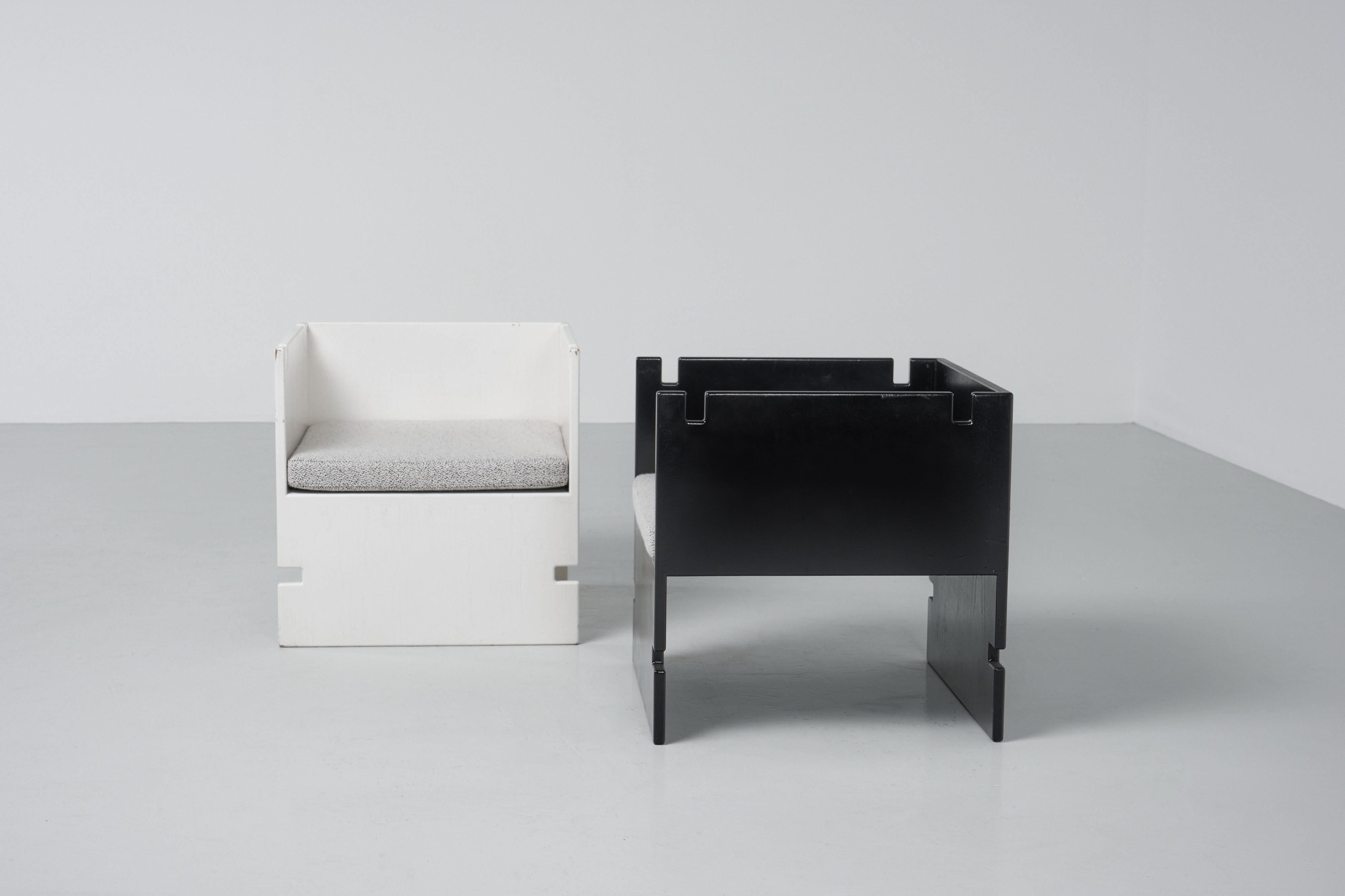 Étonnante et unique paire de chaises de salon conçue et fabriquée par Gigi Radici, Italie 1960. Ces deux chaises proviennent de la résidence privée de Gigi Radici et étaient probablement des prototypes ou ont été fabriquées pour son propre usage.